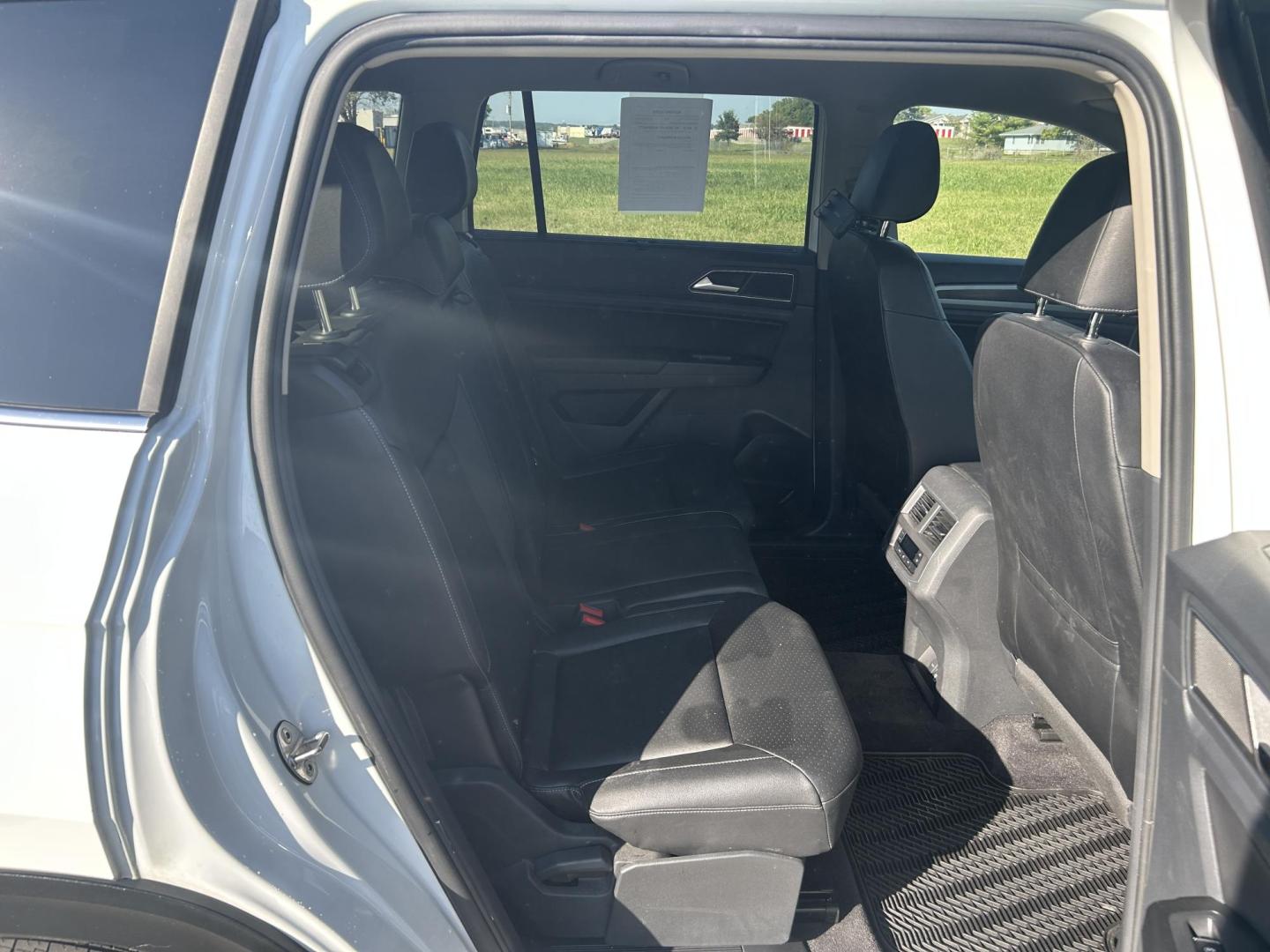 2018 WHITE /Black Volkswagen Atlas V6 SE w/Technology AWD (1V2PR2CA2JC) with an 3.6L V6 DOHC 24V engine, Automatic transmission, located at 506 S. Kingshighway, Cape Girardeau, MO, 63703, (573) 235-5000, 37.294991, -89.553635 - 2018 Volkswagen Atlas 4 Motion R Line Only 49,XXX Miles All Wheel Drive 3.6L V6 Automatic Third Row Leather Back Up Camera Heated Seats Dual Climate Controls Rear Climate Controls Selective Drive Mode Adaptive Cruise Control Power Lift Gate Power Driver Seat Power Windows/Locks/Mirror - Photo#21