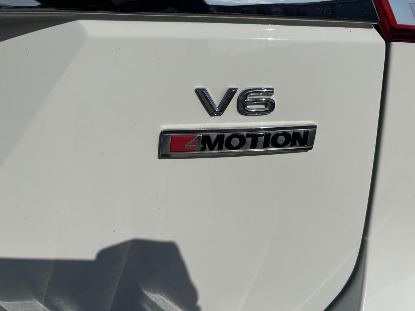 2018 WHITE /Black Volkswagen Atlas V6 SE w/Technology AWD (1V2PR2CA2JC) with an 3.6L V6 DOHC 24V engine, Automatic transmission, located at 506 S. Kingshighway, Cape Girardeau, MO, 63703, (573) 235-5000, 37.294991, -89.553635 - 2018 Volkswagen Atlas 4 Motion R Line Only 49,XXX Miles All Wheel Drive 3.6L V6 Automatic Third Row Leather Back Up Camera Heated Seats Dual Climate Controls Rear Climate Controls Selective Drive Mode Adaptive Cruise Control Power Lift Gate Power Driver Seat Power Windows/Locks/Mirror - Photo#41