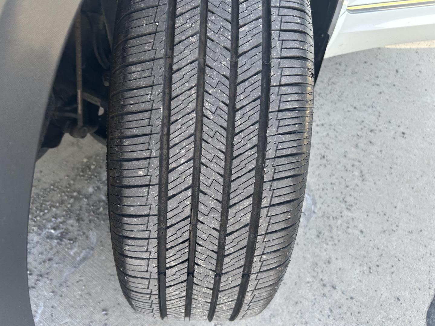 2018 WHITE /Black Volkswagen Atlas V6 SE w/Technology AWD (1V2PR2CA2JC) with an 3.6L V6 DOHC 24V engine, Automatic transmission, located at 506 S. Kingshighway, Cape Girardeau, MO, 63703, (573) 235-5000, 37.294991, -89.553635 - 2018 Volkswagen Atlas 4 Motion R Line Only 49,XXX Miles All Wheel Drive 3.6L V6 Automatic Third Row Leather Back Up Camera Heated Seats Dual Climate Controls Rear Climate Controls Selective Drive Mode Adaptive Cruise Control Power Lift Gate Power Driver Seat Power Windows/Locks/Mirror - Photo#42