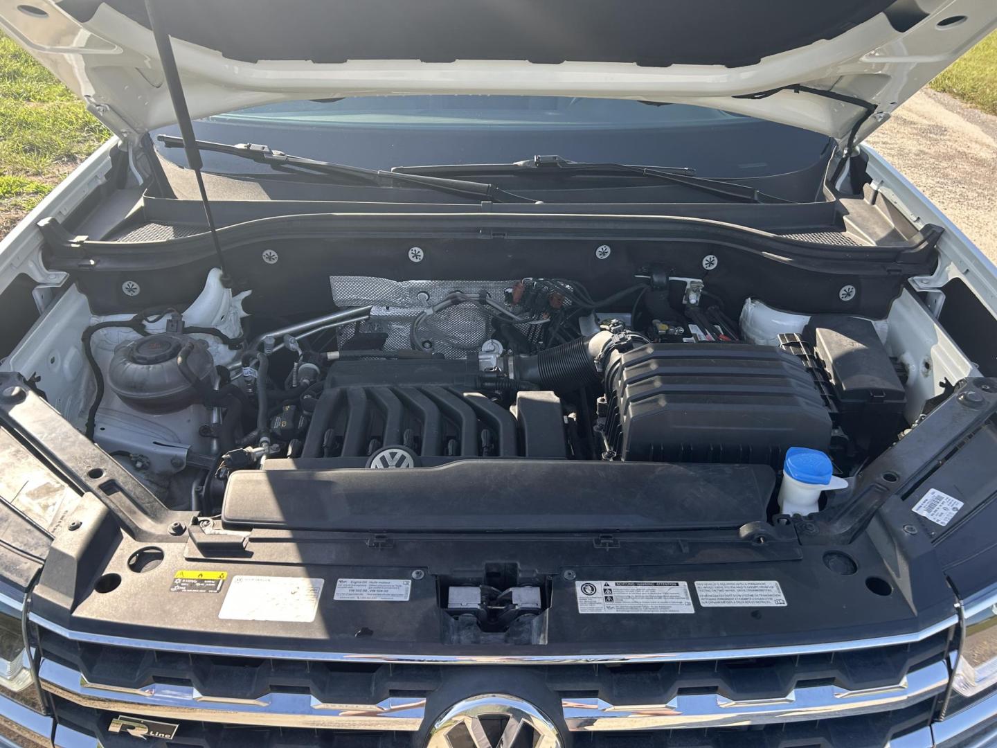 2018 WHITE /Black Volkswagen Atlas V6 SE w/Technology AWD (1V2PR2CA2JC) with an 3.6L V6 DOHC 24V engine, Automatic transmission, located at 506 S. Kingshighway, Cape Girardeau, MO, 63703, (573) 235-5000, 37.294991, -89.553635 - 2018 Volkswagen Atlas 4 Motion R Line Only 49,XXX Miles All Wheel Drive 3.6L V6 Automatic Third Row Leather Back Up Camera Heated Seats Dual Climate Controls Rear Climate Controls Selective Drive Mode Adaptive Cruise Control Power Lift Gate Power Driver Seat Power Windows/Locks/Mirror - Photo#34