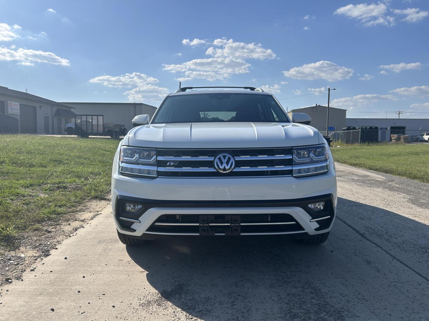 2018 WHITE /Black Volkswagen Atlas V6 SE w/Technology AWD (1V2PR2CA2JC) with an 3.6L V6 DOHC 24V engine, Automatic transmission, located at 506 S. Kingshighway, Cape Girardeau, MO, 63703, (573) 235-5000, 37.294991, -89.553635 - 2018 Volkswagen Atlas 4 Motion R Line Only 49,XXX Miles All Wheel Drive 3.6L V6 Automatic Third Row Leather Back Up Camera Heated Seats Dual Climate Controls Rear Climate Controls Selective Drive Mode Adaptive Cruise Control Power Lift Gate Power Driver Seat Power Windows/Locks/Mirror - Photo#6