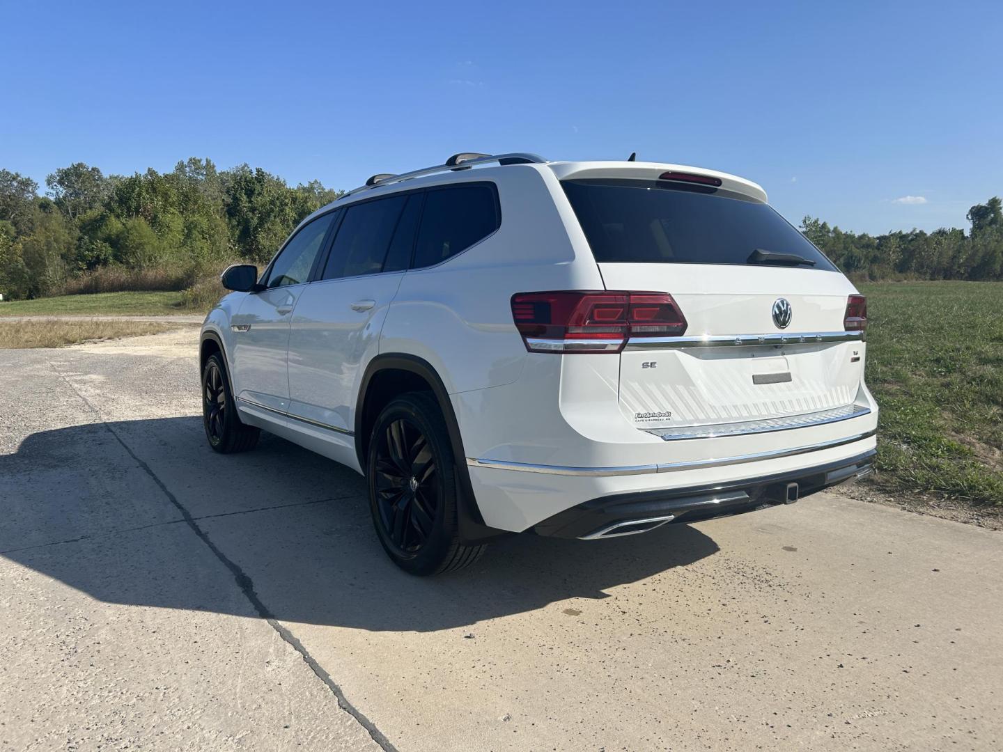 2018 WHITE /Black Volkswagen Atlas V6 SE w/Technology AWD (1V2PR2CA2JC) with an 3.6L V6 DOHC 24V engine, Automatic transmission, located at 506 S. Kingshighway, Cape Girardeau, MO, 63703, (573) 235-5000, 37.294991, -89.553635 - 2018 Volkswagen Atlas 4 Motion R Line Only 49,XXX Miles All Wheel Drive 3.6L V6 Automatic Third Row Leather Back Up Camera Heated Seats Dual Climate Controls Rear Climate Controls Selective Drive Mode Adaptive Cruise Control Power Lift Gate Power Driver Seat Power Windows/Locks/Mirror - Photo#9