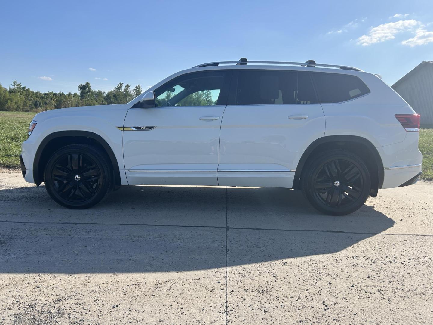 2018 WHITE /Black Volkswagen Atlas V6 SE w/Technology AWD (1V2PR2CA2JC) with an 3.6L V6 DOHC 24V engine, Automatic transmission, located at 506 S. Kingshighway, Cape Girardeau, MO, 63703, (573) 235-5000, 37.294991, -89.553635 - 2018 Volkswagen Atlas 4 Motion R Line Only 49,XXX Miles All Wheel Drive 3.6L V6 Automatic Third Row Leather Back Up Camera Heated Seats Dual Climate Controls Rear Climate Controls Selective Drive Mode Adaptive Cruise Control Power Lift Gate Power Driver Seat Power Windows/Locks/Mirror - Photo#8
