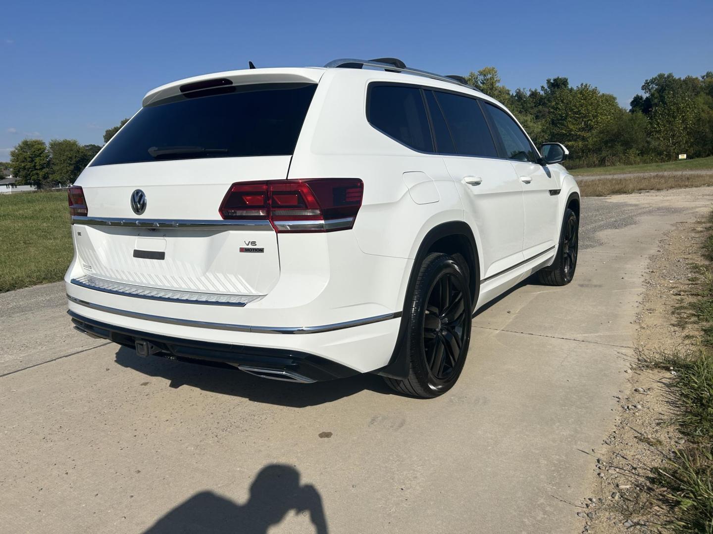 2018 WHITE /Black Volkswagen Atlas V6 SE w/Technology AWD (1V2PR2CA2JC) with an 3.6L V6 DOHC 24V engine, Automatic transmission, located at 506 S. Kingshighway, Cape Girardeau, MO, 63703, (573) 235-5000, 37.294991, -89.553635 - 2018 Volkswagen Atlas 4 Motion R Line Only 49,XXX Miles All Wheel Drive 3.6L V6 Automatic Third Row Leather Back Up Camera Heated Seats Dual Climate Controls Rear Climate Controls Selective Drive Mode Adaptive Cruise Control Power Lift Gate Power Driver Seat Power Windows/Locks/Mirror - Photo#12