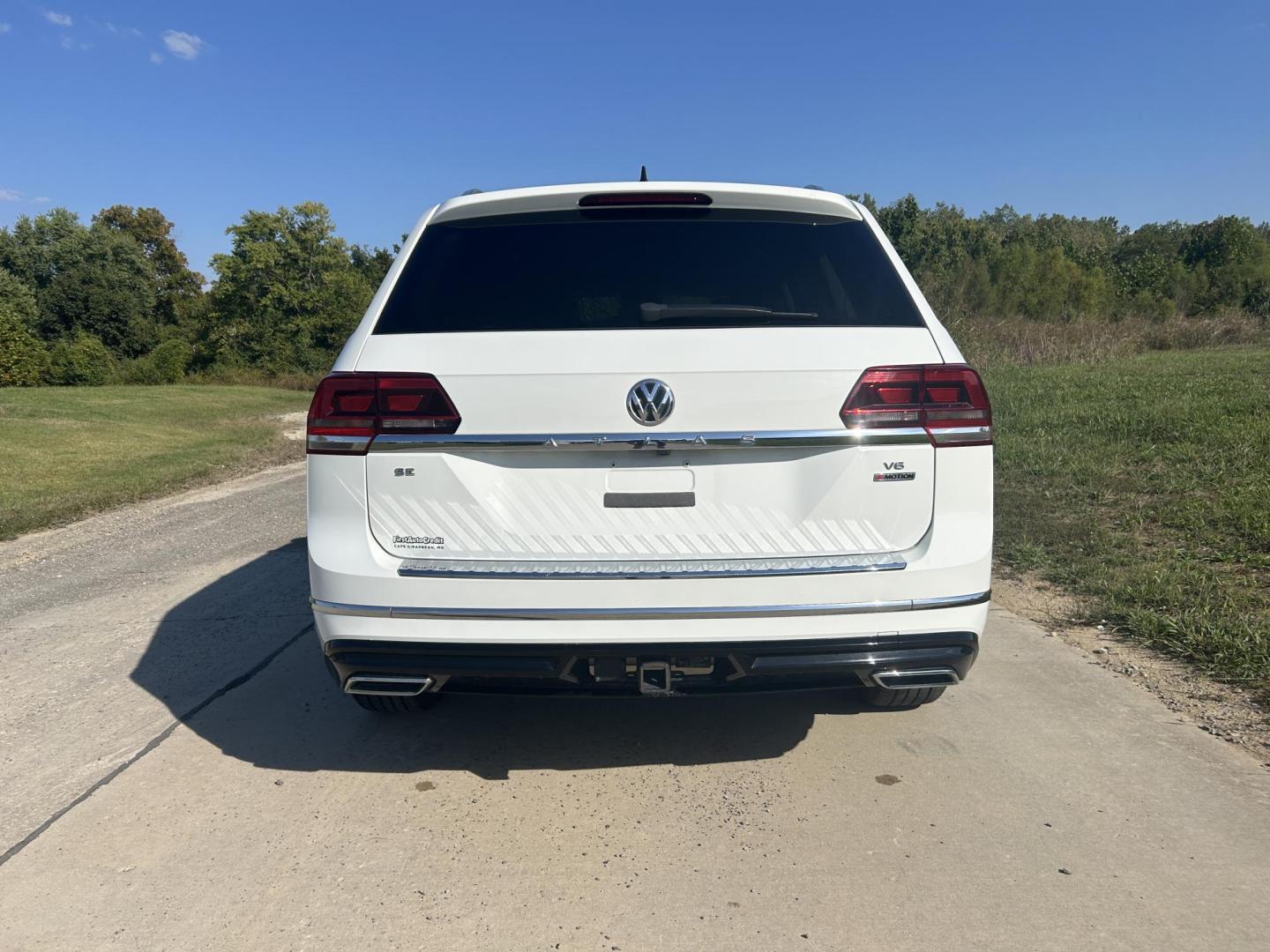 2018 WHITE /Black Volkswagen Atlas V6 SE w/Technology AWD (1V2PR2CA2JC) with an 3.6L V6 DOHC 24V engine, Automatic transmission, located at 506 S. Kingshighway, Cape Girardeau, MO, 63703, (573) 235-5000, 37.294991, -89.553635 - 2018 Volkswagen Atlas 4 Motion R Line Only 49,XXX Miles All Wheel Drive 3.6L V6 Automatic Third Row Leather Back Up Camera Heated Seats Dual Climate Controls Rear Climate Controls Selective Drive Mode Adaptive Cruise Control Power Lift Gate Power Driver Seat Power Windows/Locks/Mirror - Photo#11