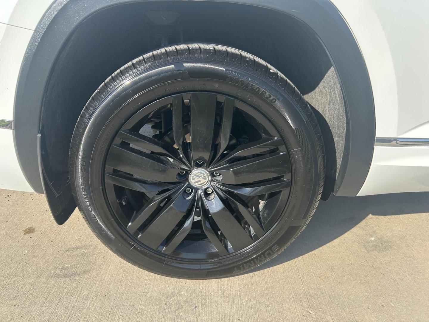 2018 WHITE /Black Volkswagen Atlas V6 SE w/Technology AWD (1V2PR2CA2JC) with an 3.6L V6 DOHC 24V engine, Automatic transmission, located at 506 S. Kingshighway, Cape Girardeau, MO, 63703, (573) 235-5000, 37.294991, -89.553635 - 2018 Volkswagen Atlas 4 Motion R Line Only 49,XXX Miles All Wheel Drive 3.6L V6 Automatic Third Row Leather Back Up Camera Heated Seats Dual Climate Controls Rear Climate Controls Selective Drive Mode Adaptive Cruise Control Power Lift Gate Power Driver Seat Power Windows/Locks/Mirror - Photo#44