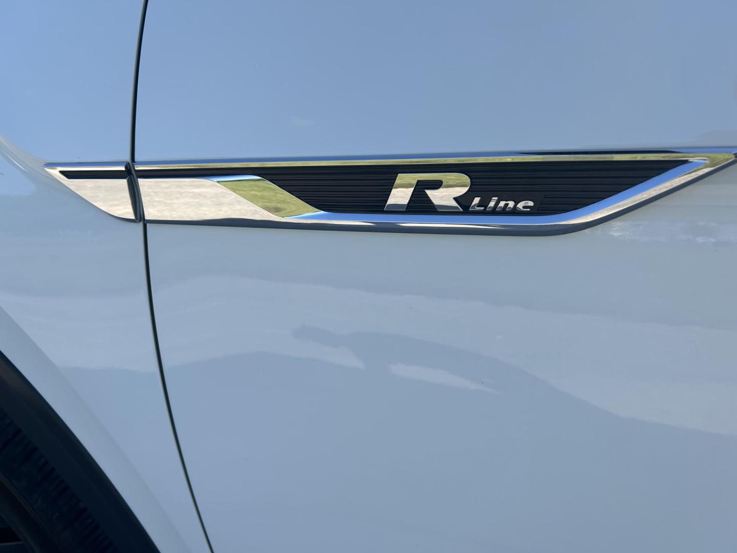 2018 WHITE /Black Volkswagen Atlas V6 SE w/Technology AWD (1V2PR2CA2JC) with an 3.6L V6 DOHC 24V engine, Automatic transmission, located at 506 S. Kingshighway, Cape Girardeau, MO, 63703, (573) 235-5000, 37.294991, -89.553635 - 2018 Volkswagen Atlas 4 Motion R Line Only 49,XXX Miles All Wheel Drive 3.6L V6 Automatic Third Row Leather Back Up Camera Heated Seats Dual Climate Controls Rear Climate Controls Selective Drive Mode Adaptive Cruise Control Power Lift Gate Power Driver Seat Power Windows/Locks/Mirror - Photo#40