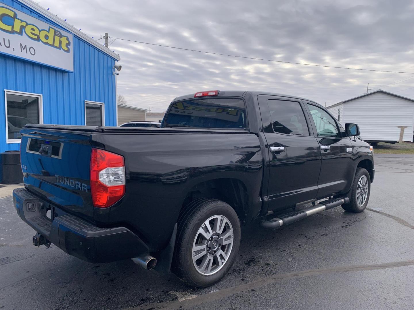 2018 BLACK /Black Toyota Tundra Platinum CrewMax 5.7L FFV 4WD (5TFAW5F15JX) with an 5.7L V8 DOHC 32V engine, Automatic transmission, located at 506 S. Kingshighway, Cape Girardeau, MO, 63703, (573) 235-5000, 37.294991, -89.553635 - 2018 Toyota Tundra Platinum 174xxx miles 4x4 5.7L V8 Automatic Leather Heated/Vented Seats Power Sunroof Navigation Backup Camera Power Driver Seat Bluetooth Cruise Power Windows/Locks/Mirrors We have financing available and we accept trades! Fill out a credit application on our websit - Photo#7