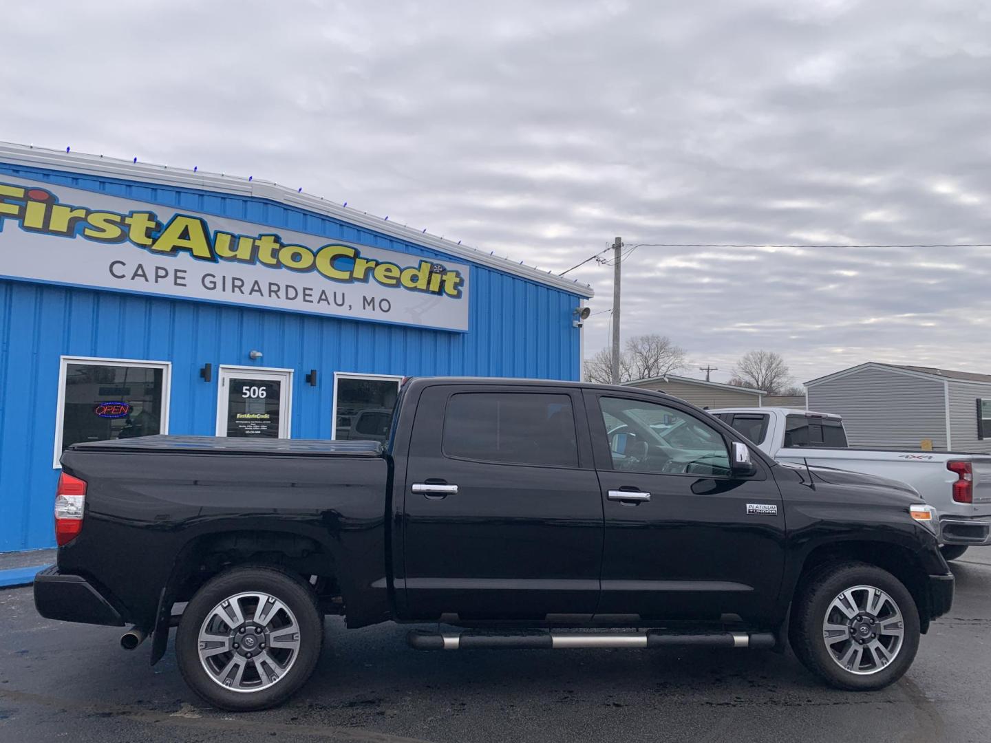 2018 BLACK /Black Toyota Tundra Platinum CrewMax 5.7L FFV 4WD (5TFAW5F15JX) with an 5.7L V8 DOHC 32V engine, Automatic transmission, located at 506 S. Kingshighway, Cape Girardeau, MO, 63703, (573) 235-5000, 37.294991, -89.553635 - 2018 Toyota Tundra Platinum 174xxx miles 4x4 5.7L V8 Automatic Leather Heated/Vented Seats Power Sunroof Navigation Backup Camera Power Driver Seat Bluetooth Cruise Power Windows/Locks/Mirrors We have financing available and we accept trades! Fill out a credit application on our websit - Photo#8