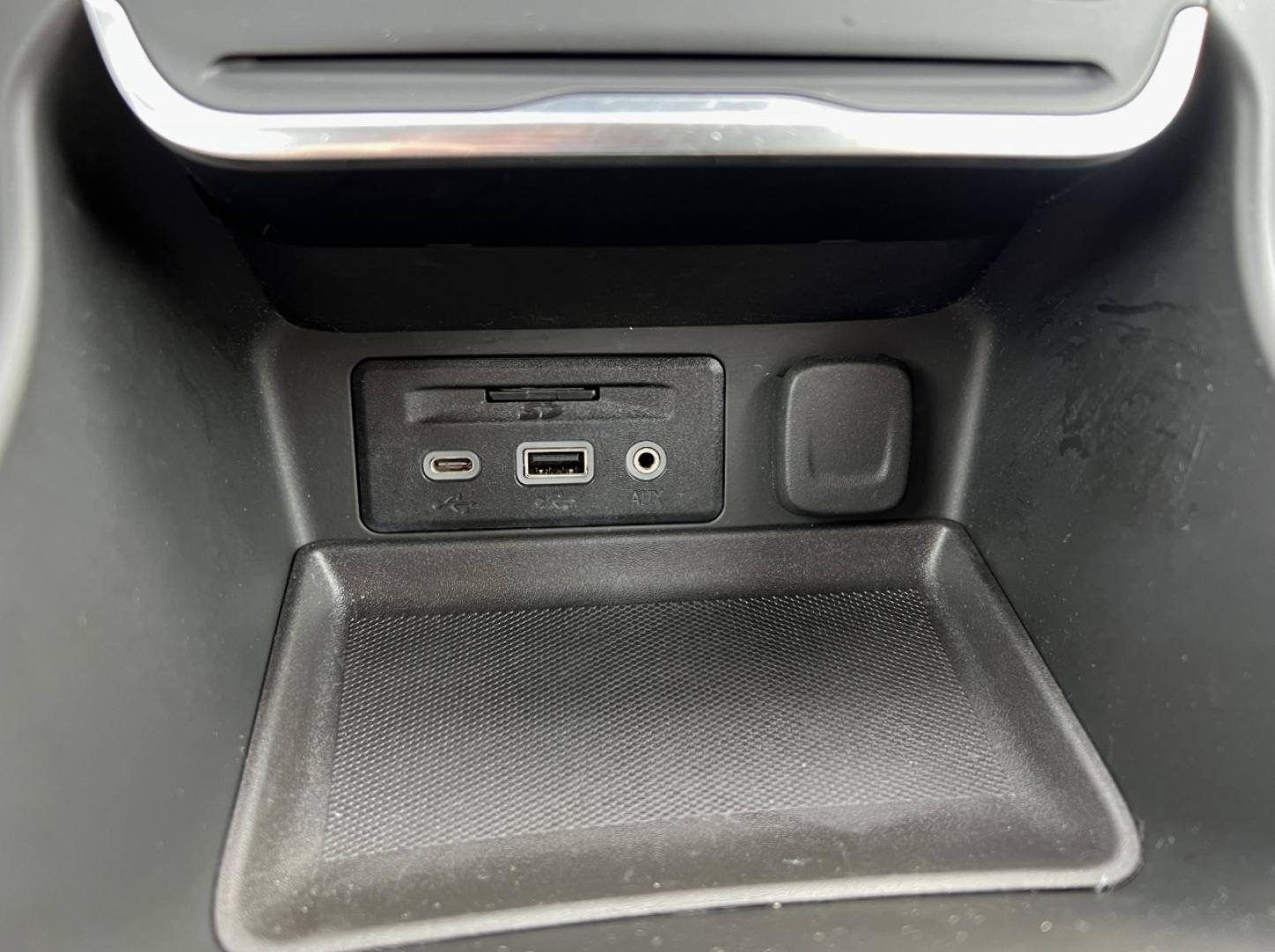 2018 SILVER /Gray Leather GMC Terrain SLT (3GKALPEV7JL) with an 1.4L 4 Cyl. TURBO engine, 6A transmission, located at 2990 Old Orchard Rd., Jackson, MO, 63755, 37.354214, -89.612106 - 2018 GMC Terrain SLT Only 55xxx miles Front Wheel Drive 1.5L 4 Cyl. Automatic Leather Navigation Power/Heated Seats Backup Camera Sunroof Bluetooth Remote Start Cruise Power Windows/Locks/Mirrors We have financing available and we accept trades! Fill out a credit application on our web - Photo#29