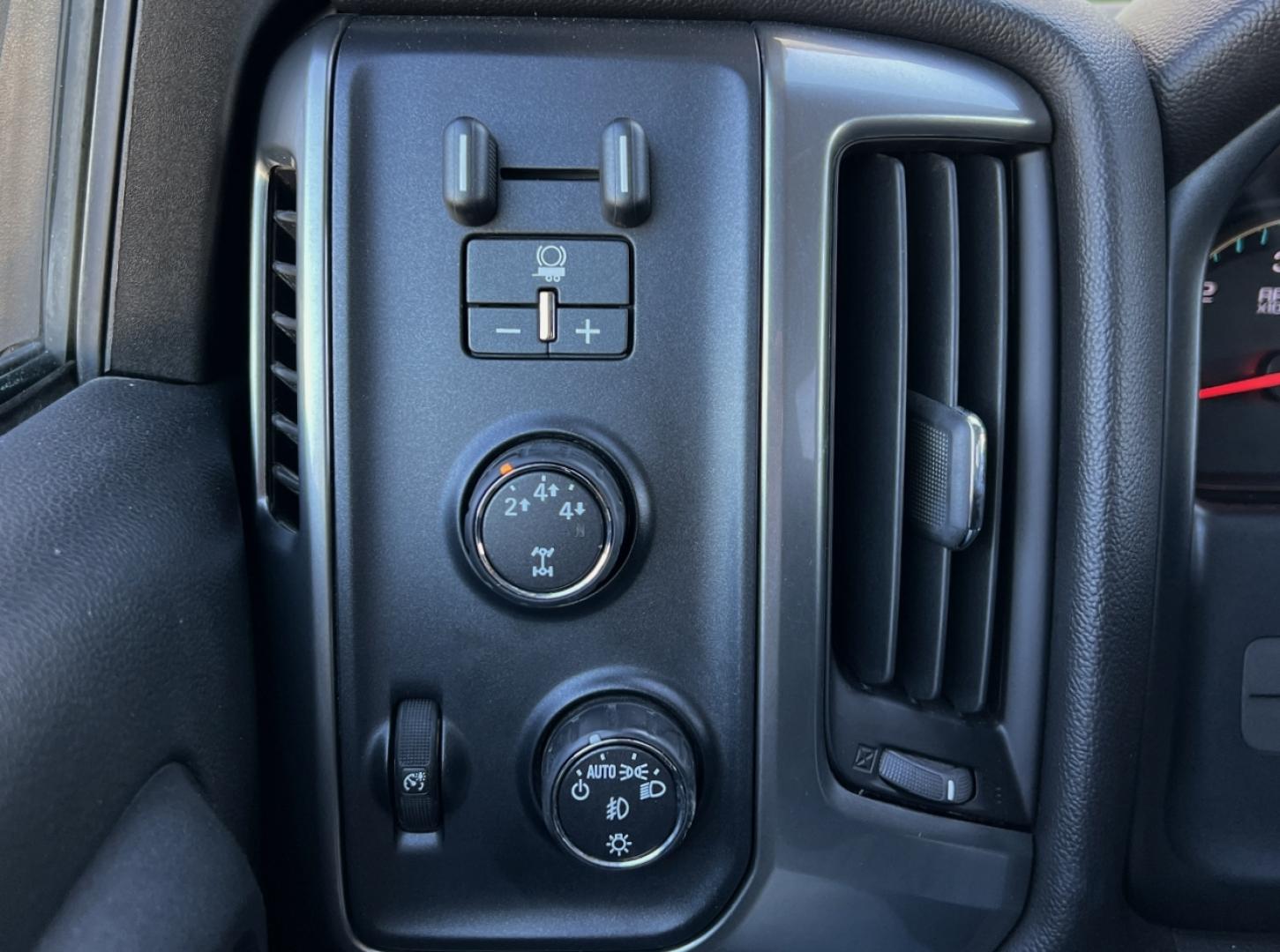 2015 BLACK /Black Cloth Chevrolet Silverado 2500HD LT Crew Cab Long Box 4WD (1GC1KVEG8FF) with an 6.0L V8 engine, Automatic transmission, located at 2990 Old Orchard Rd., Jackson, MO, 63755, 37.354214, -89.612106 - 2015 Chevrolet Silverado 2500HD LT 1-Owner Only 58xxx miles 4x4 6.0L V8 Automatic Backup Camera Power Driver Seat Bluetooth Remote Start Cruise Power Windows/Locks/Mirrors We have financing available and we accept trades! Fill out a credit application on our website or come by today! If - Photo#2