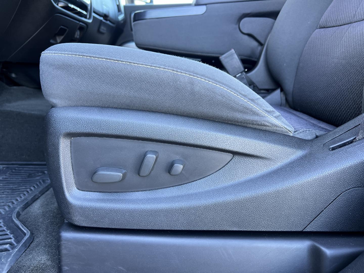 2015 BLACK /Black Cloth Chevrolet Silverado 2500HD LT Crew Cab Long Box 4WD (1GC1KVEG8FF) with an 6.0L V8 engine, Automatic transmission, located at 2990 Old Orchard Rd., Jackson, MO, 63755, 37.354214, -89.612106 - 2015 Chevrolet Silverado 2500HD LT 1-Owner Only 58xxx miles 4x4 6.0L V8 Automatic Backup Camera Power Driver Seat Bluetooth Remote Start Cruise Power Windows/Locks/Mirrors We have financing available and we accept trades! Fill out a credit application on our website or come by today! If - Photo#4