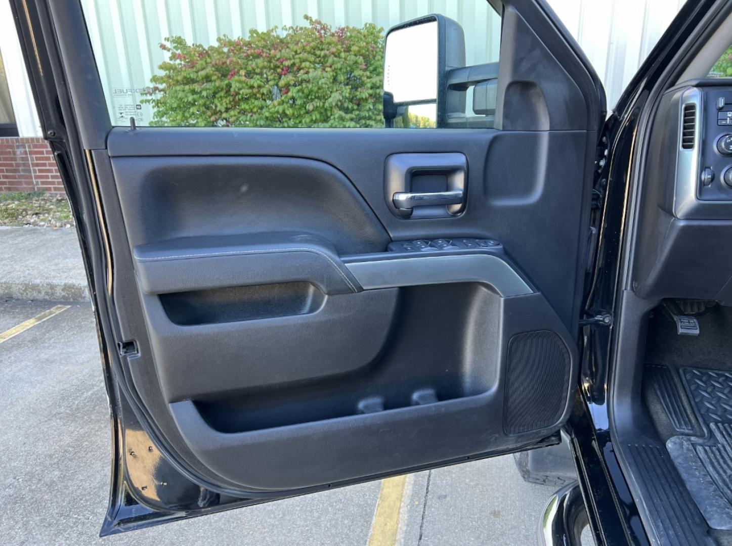 2015 BLACK /Black Cloth Chevrolet Silverado 2500HD LT Crew Cab Long Box 4WD (1GC1KVEG8FF) with an 6.0L V8 engine, Automatic transmission, located at 2990 Old Orchard Rd., Jackson, MO, 63755, 37.354214, -89.612106 - 2015 Chevrolet Silverado 2500HD LT 1-Owner Only 58xxx miles 4x4 6.0L V8 Automatic Backup Camera Power Driver Seat Bluetooth Remote Start Cruise Power Windows/Locks/Mirrors We have financing available and we accept trades! Fill out a credit application on our website or come by today! If - Photo#13