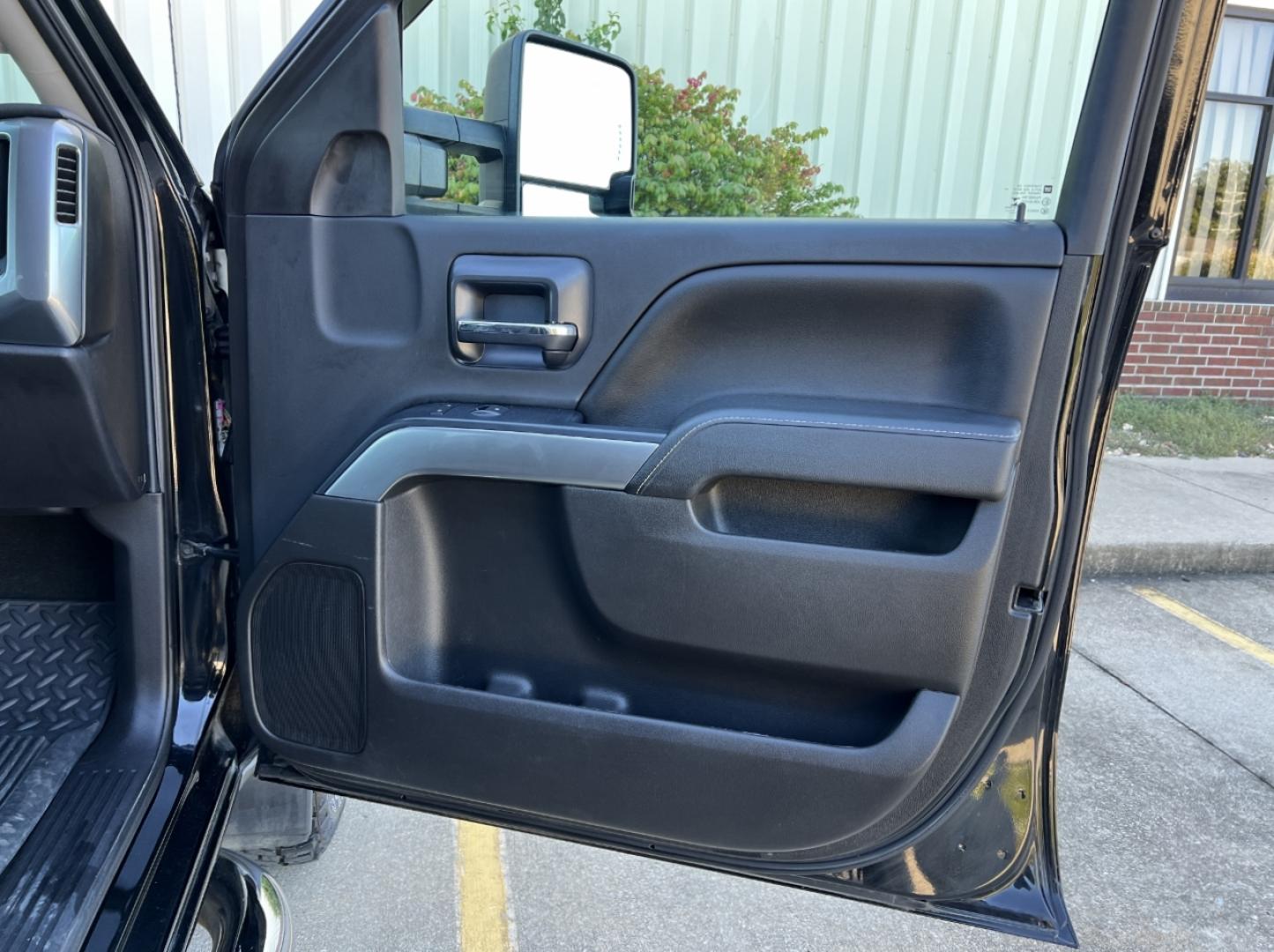 2015 BLACK /Black Cloth Chevrolet Silverado 2500HD LT Crew Cab Long Box 4WD (1GC1KVEG8FF) with an 6.0L V8 engine, Automatic transmission, located at 2990 Old Orchard Rd., Jackson, MO, 63755, 37.354214, -89.612106 - 2015 Chevrolet Silverado 2500HD LT 1-Owner Only 58xxx miles 4x4 6.0L V8 Automatic Backup Camera Power Driver Seat Bluetooth Remote Start Cruise Power Windows/Locks/Mirrors We have financing available and we accept trades! Fill out a credit application on our website or come by today! If - Photo#15