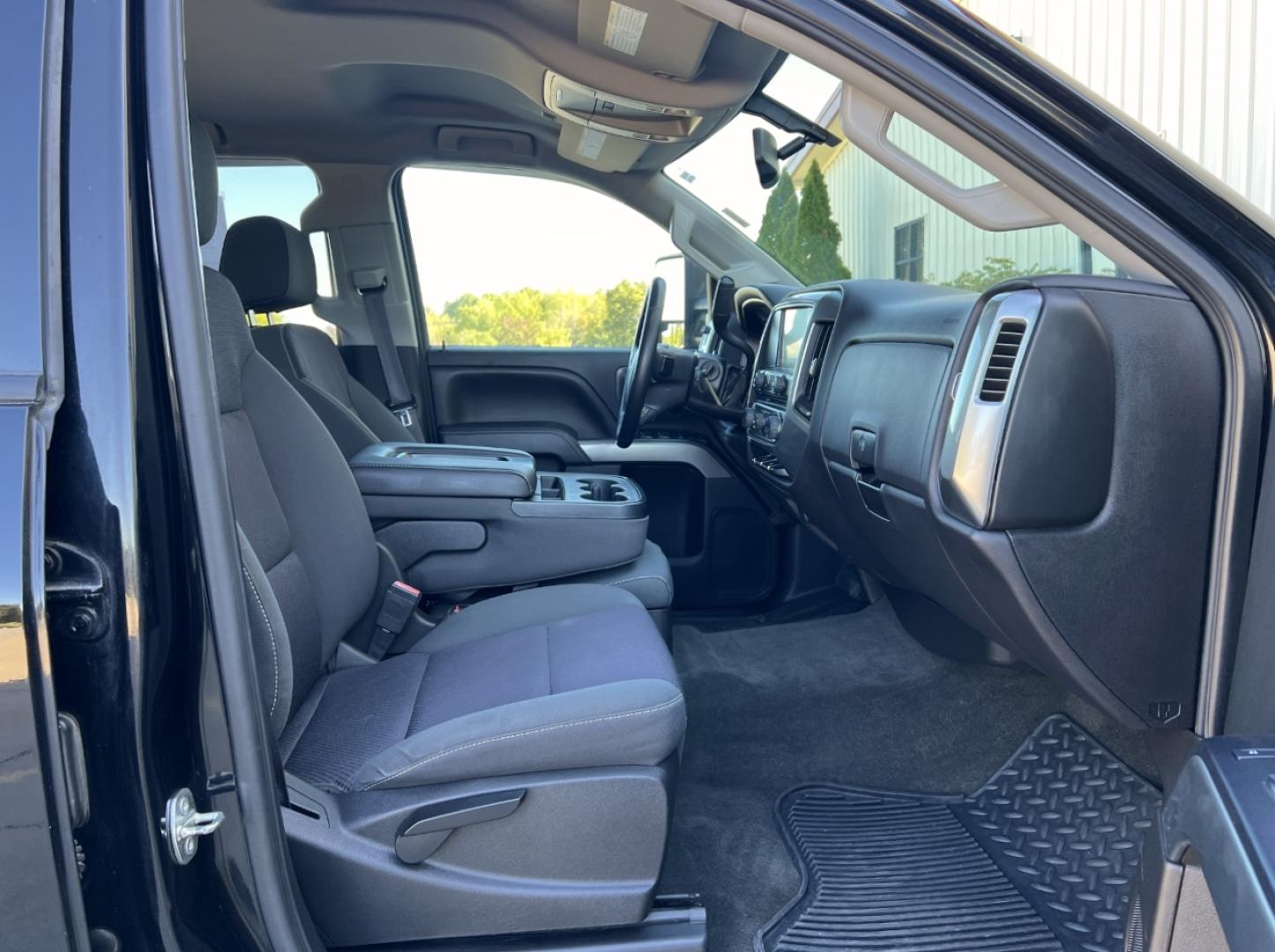 2015 BLACK /Black Cloth Chevrolet Silverado 2500HD LT Crew Cab Long Box 4WD (1GC1KVEG8FF) with an 6.0L V8 engine, Automatic transmission, located at 2990 Old Orchard Rd., Jackson, MO, 63755, 37.354214, -89.612106 - 2015 Chevrolet Silverado 2500HD LT 1-Owner Only 58xxx miles 4x4 6.0L V8 Automatic Backup Camera Power Driver Seat Bluetooth Remote Start Cruise Power Windows/Locks/Mirrors We have financing available and we accept trades! Fill out a credit application on our website or come by today! If - Photo#16