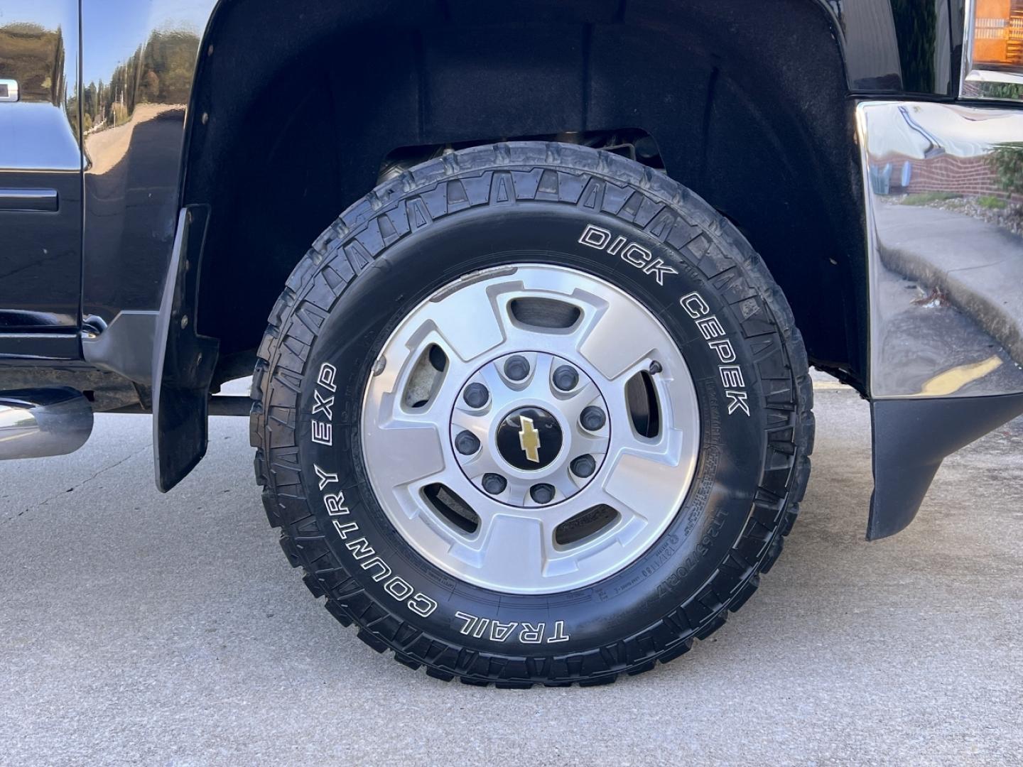 2015 BLACK /Black Cloth Chevrolet Silverado 2500HD LT Crew Cab Long Box 4WD (1GC1KVEG8FF) with an 6.0L V8 engine, Automatic transmission, located at 2990 Old Orchard Rd., Jackson, MO, 63755, 37.354214, -89.612106 - 2015 Chevrolet Silverado 2500HD LT 1-Owner Only 58xxx miles 4x4 6.0L V8 Automatic Backup Camera Power Driver Seat Bluetooth Remote Start Cruise Power Windows/Locks/Mirrors We have financing available and we accept trades! Fill out a credit application on our website or come by today! If - Photo#35