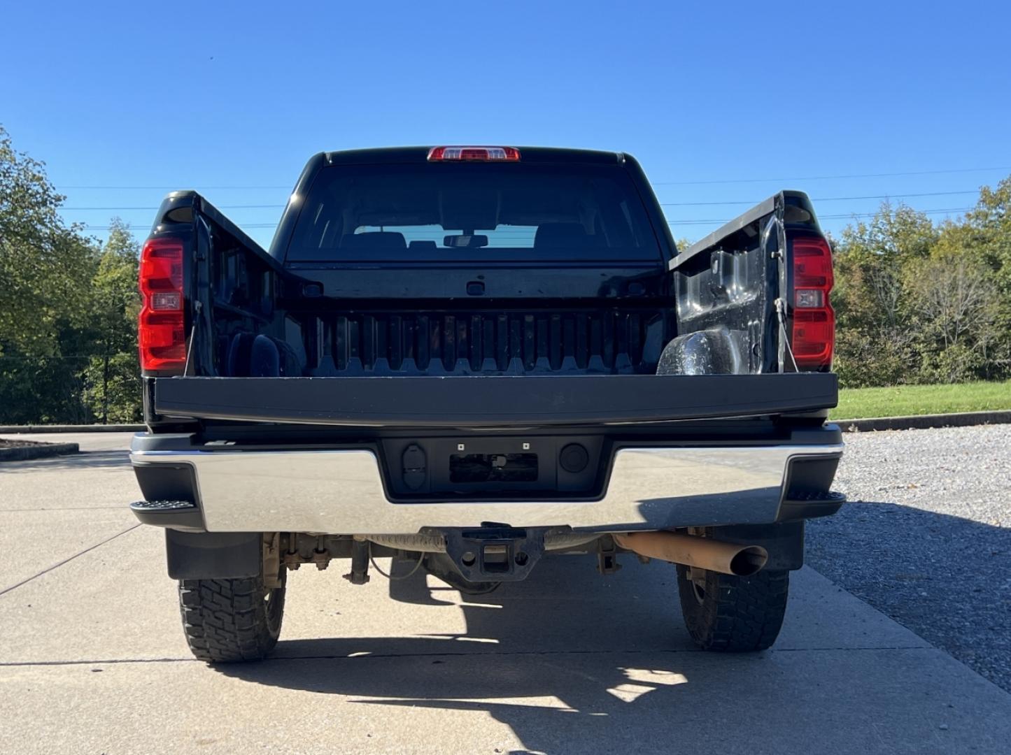 2015 BLACK /Black Cloth Chevrolet Silverado 2500HD LT Crew Cab Long Box 4WD (1GC1KVEG8FF) with an 6.0L V8 engine, Automatic transmission, located at 2990 Old Orchard Rd., Jackson, MO, 63755, 37.354214, -89.612106 - 2015 Chevrolet Silverado 2500HD LT 1-Owner Only 58xxx miles 4x4 6.0L V8 Automatic Backup Camera Power Driver Seat Bluetooth Remote Start Cruise Power Windows/Locks/Mirrors We have financing available and we accept trades! Fill out a credit application on our website or come by today! If - Photo#19