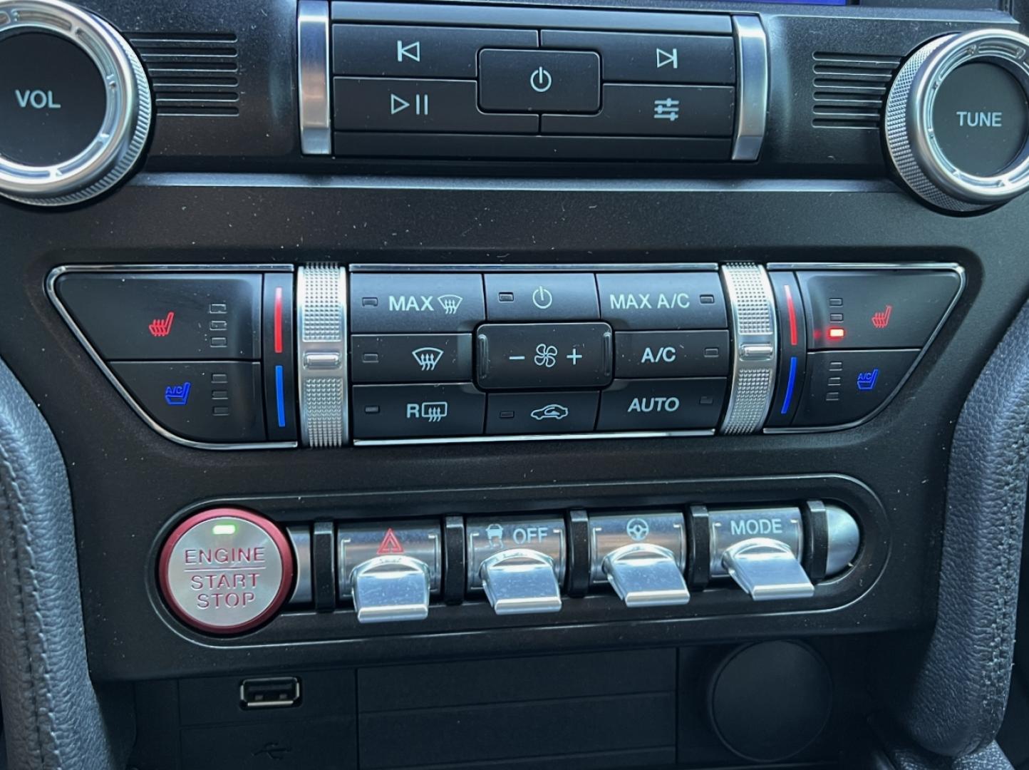 2022 BLUE /Black Leather Ford Mustang EcoBoost Premium Convertible (1FATP8UH4N5) with an 2.3L 4 Cyl. engine, Automatic transmission, located at 506 S. Kingshighway, Cape Girardeau, MO, 63703, (573) 235-5000, 37.294991, -89.553635 - 2022 Ford Mustang Ecoboost Premium 59xxx miles Rear Wheel Drive 2.3L 4 Cyl. Automatic Leather Power/Heated/Cooled Seats Backup Camera Bluetooth Remote Start Cruise Power Windows/Locks/Mirrors We have financing available and we accept trades! Fill out a credit application on our website o - Photo#3