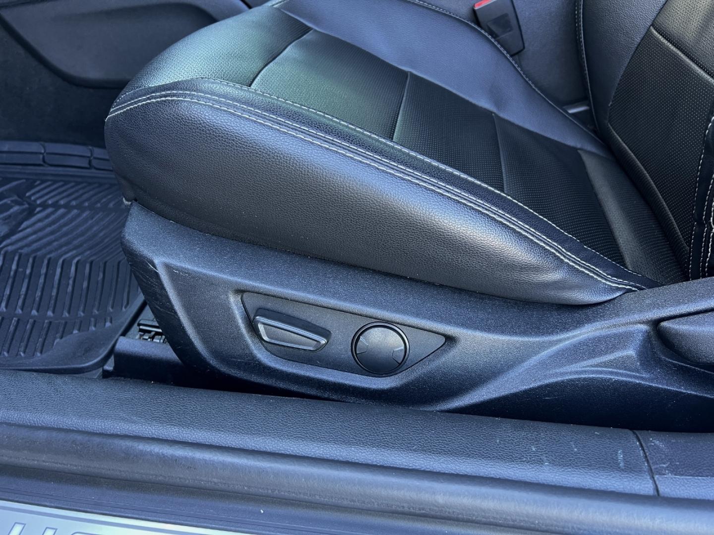 2022 BLUE /Black Leather Ford Mustang EcoBoost Premium Convertible (1FATP8UH4N5) with an 2.3L 4 Cyl. engine, Automatic transmission, located at 506 S. Kingshighway, Cape Girardeau, MO, 63703, (573) 235-5000, 37.294991, -89.553635 - 2022 Ford Mustang Ecoboost Premium 59xxx miles Rear Wheel Drive 2.3L 4 Cyl. Automatic Leather Power/Heated/Cooled Seats Backup Camera Bluetooth Remote Start Cruise Power Windows/Locks/Mirrors We have financing available and we accept trades! Fill out a credit application on our website o - Photo#4