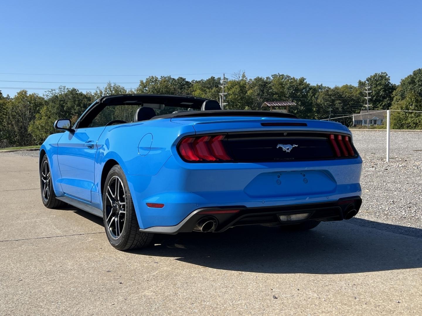 2022 BLUE /Black Leather Ford Mustang EcoBoost Premium Convertible (1FATP8UH4N5) with an 2.3L 4 Cyl. engine, Automatic transmission, located at 506 S. Kingshighway, Cape Girardeau, MO, 63703, (573) 235-5000, 37.294991, -89.553635 - 2022 Ford Mustang Ecoboost Premium 59xxx miles Rear Wheel Drive 2.3L 4 Cyl. Automatic Leather Power/Heated/Cooled Seats Backup Camera Bluetooth Remote Start Cruise Power Windows/Locks/Mirrors We have financing available and we accept trades! Fill out a credit application on our website o - Photo#10