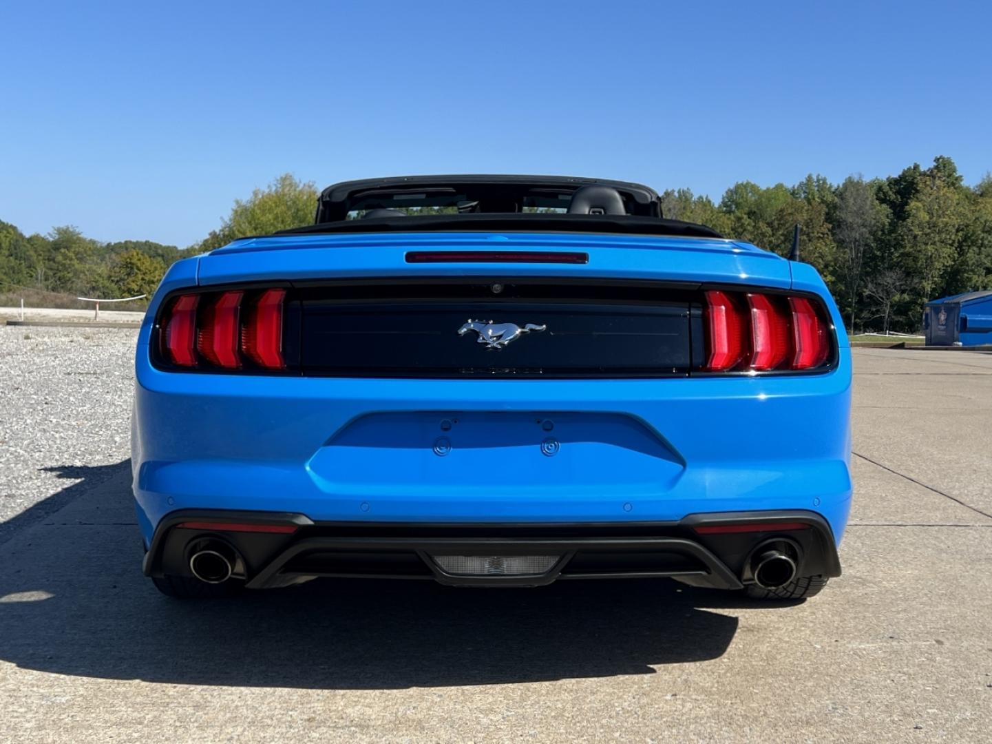 2022 BLUE /Black Leather Ford Mustang EcoBoost Premium Convertible (1FATP8UH4N5) with an 2.3L 4 Cyl. engine, Automatic transmission, located at 506 S. Kingshighway, Cape Girardeau, MO, 63703, (573) 235-5000, 37.294991, -89.553635 - 2022 Ford Mustang Ecoboost Premium 59xxx miles Rear Wheel Drive 2.3L 4 Cyl. Automatic Leather Power/Heated/Cooled Seats Backup Camera Bluetooth Remote Start Cruise Power Windows/Locks/Mirrors We have financing available and we accept trades! Fill out a credit application on our website o - Photo#11