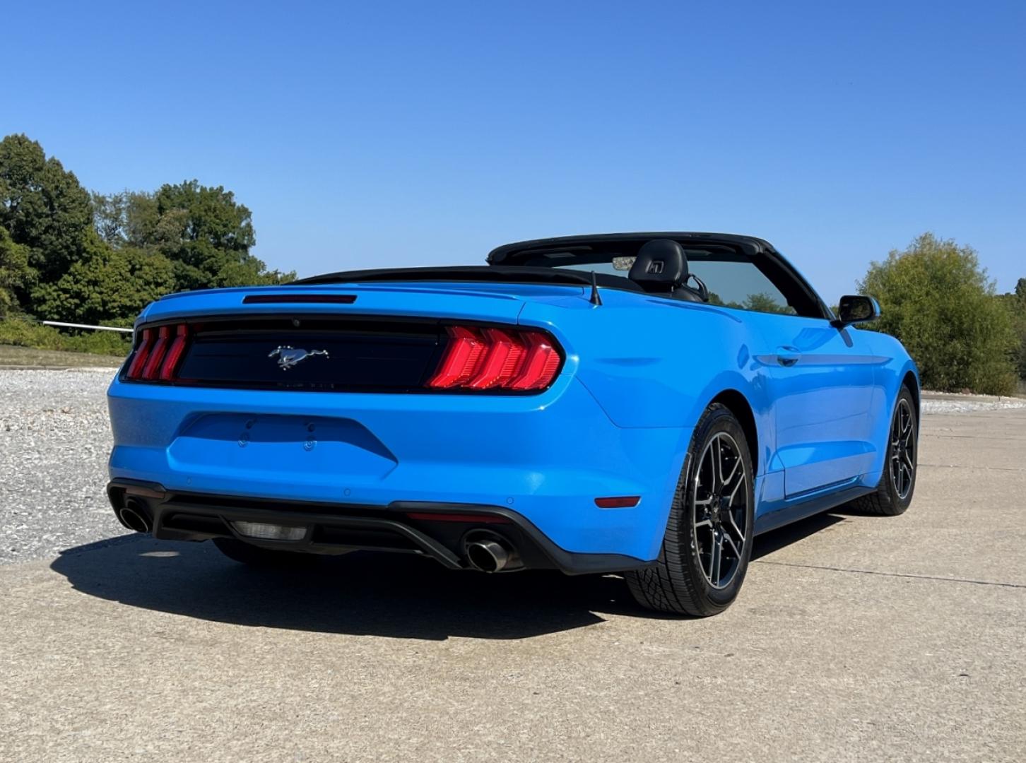 2022 BLUE /Black Leather Ford Mustang EcoBoost Premium Convertible (1FATP8UH4N5) with an 2.3L 4 Cyl. engine, Automatic transmission, located at 506 S. Kingshighway, Cape Girardeau, MO, 63703, (573) 235-5000, 37.294991, -89.553635 - 2022 Ford Mustang Ecoboost Premium 59xxx miles Rear Wheel Drive 2.3L 4 Cyl. Automatic Leather Power/Heated/Cooled Seats Backup Camera Bluetooth Remote Start Cruise Power Windows/Locks/Mirrors We have financing available and we accept trades! Fill out a credit application on our website o - Photo#9