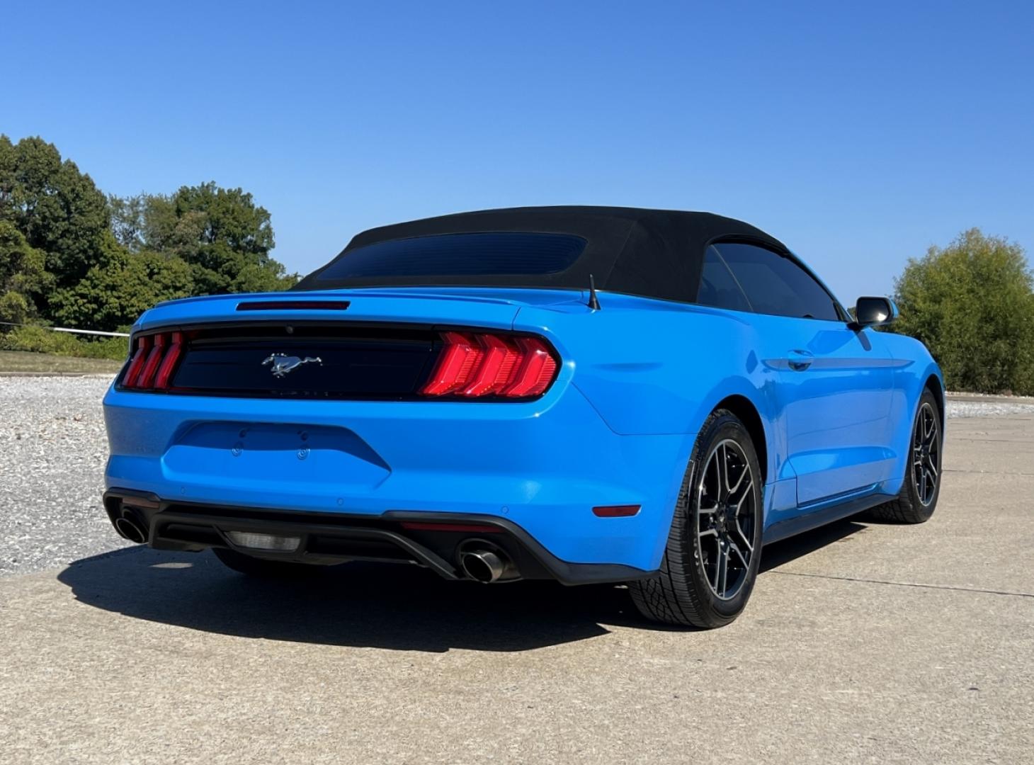 2022 BLUE /Black Leather Ford Mustang EcoBoost Premium Convertible (1FATP8UH4N5) with an 2.3L 4 Cyl. engine, Automatic transmission, located at 506 S. Kingshighway, Cape Girardeau, MO, 63703, (573) 235-5000, 37.294991, -89.553635 - 2022 Ford Mustang Ecoboost Premium 59xxx miles Rear Wheel Drive 2.3L 4 Cyl. Automatic Leather Power/Heated/Cooled Seats Backup Camera Bluetooth Remote Start Cruise Power Windows/Locks/Mirrors We have financing available and we accept trades! Fill out a credit application on our website o - Photo#15