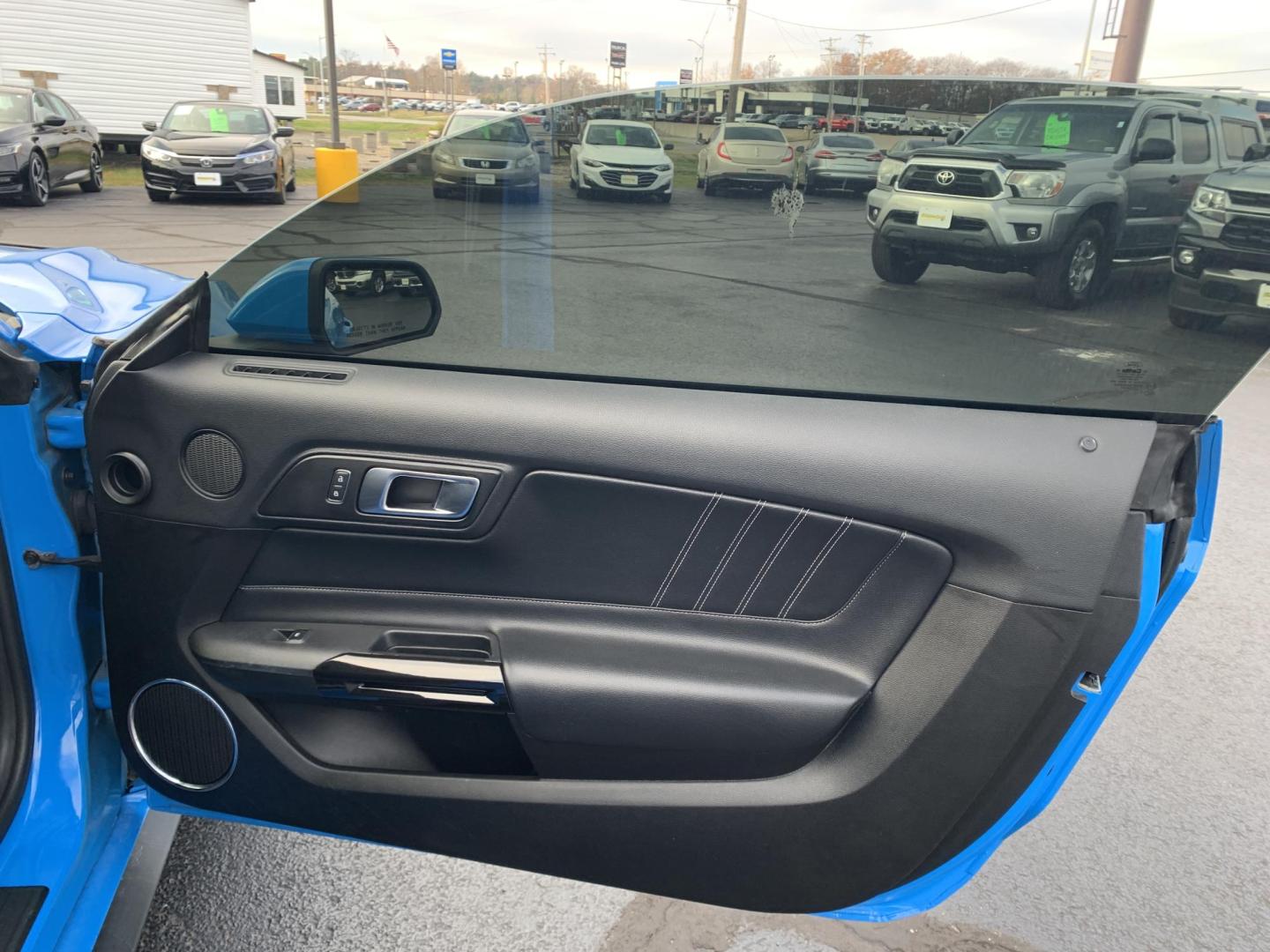 2022 BLUE /Black Leather Ford Mustang EcoBoost Premium Convertible (1FATP8UH4N5) with an 2.3L 4 Cyl. engine, Automatic transmission, located at 506 S. Kingshighway, Cape Girardeau, MO, 63703, (573) 235-5000, 37.294991, -89.553635 - 2022 Ford Mustang Ecoboost Premium 59xxx miles Rear Wheel Drive 2.3L 4 Cyl. Automatic Leather Power/Heated/Cooled Seats Backup Camera Bluetooth Remote Start Cruise Power Windows/Locks/Mirrors We have financing available and we accept trades! Fill out a credit application on our website o - Photo#22