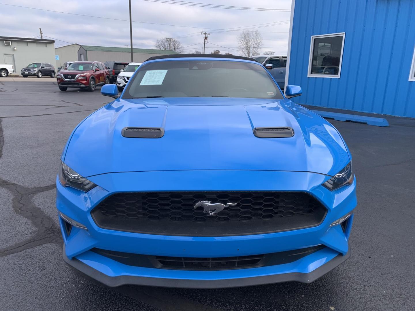 2022 BLUE /Black Leather Ford Mustang EcoBoost Premium Convertible (1FATP8UH4N5) with an 2.3L 4 Cyl. engine, Automatic transmission, located at 506 S. Kingshighway, Cape Girardeau, MO, 63703, (573) 235-5000, 37.294991, -89.553635 - 2022 Ford Mustang Ecoboost Premium 59xxx miles Rear Wheel Drive 2.3L 4 Cyl. Automatic Leather Power/Heated/Cooled Seats Backup Camera Bluetooth Remote Start Cruise Power Windows/Locks/Mirrors We have financing available and we accept trades! Fill out a credit application on our website o - Photo#1