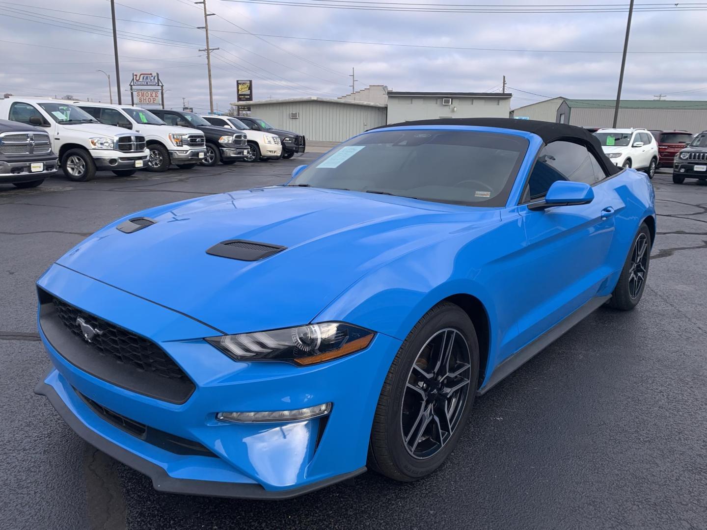 2022 BLUE /Black Leather Ford Mustang EcoBoost Premium Convertible (1FATP8UH4N5) with an 2.3L 4 Cyl. engine, Automatic transmission, located at 506 S. Kingshighway, Cape Girardeau, MO, 63703, (573) 235-5000, 37.294991, -89.553635 - 2022 Ford Mustang Ecoboost Premium 59xxx miles Rear Wheel Drive 2.3L 4 Cyl. Automatic Leather Power/Heated/Cooled Seats Backup Camera Bluetooth Remote Start Cruise Power Windows/Locks/Mirrors We have financing available and we accept trades! Fill out a credit application on our website o - Photo#2