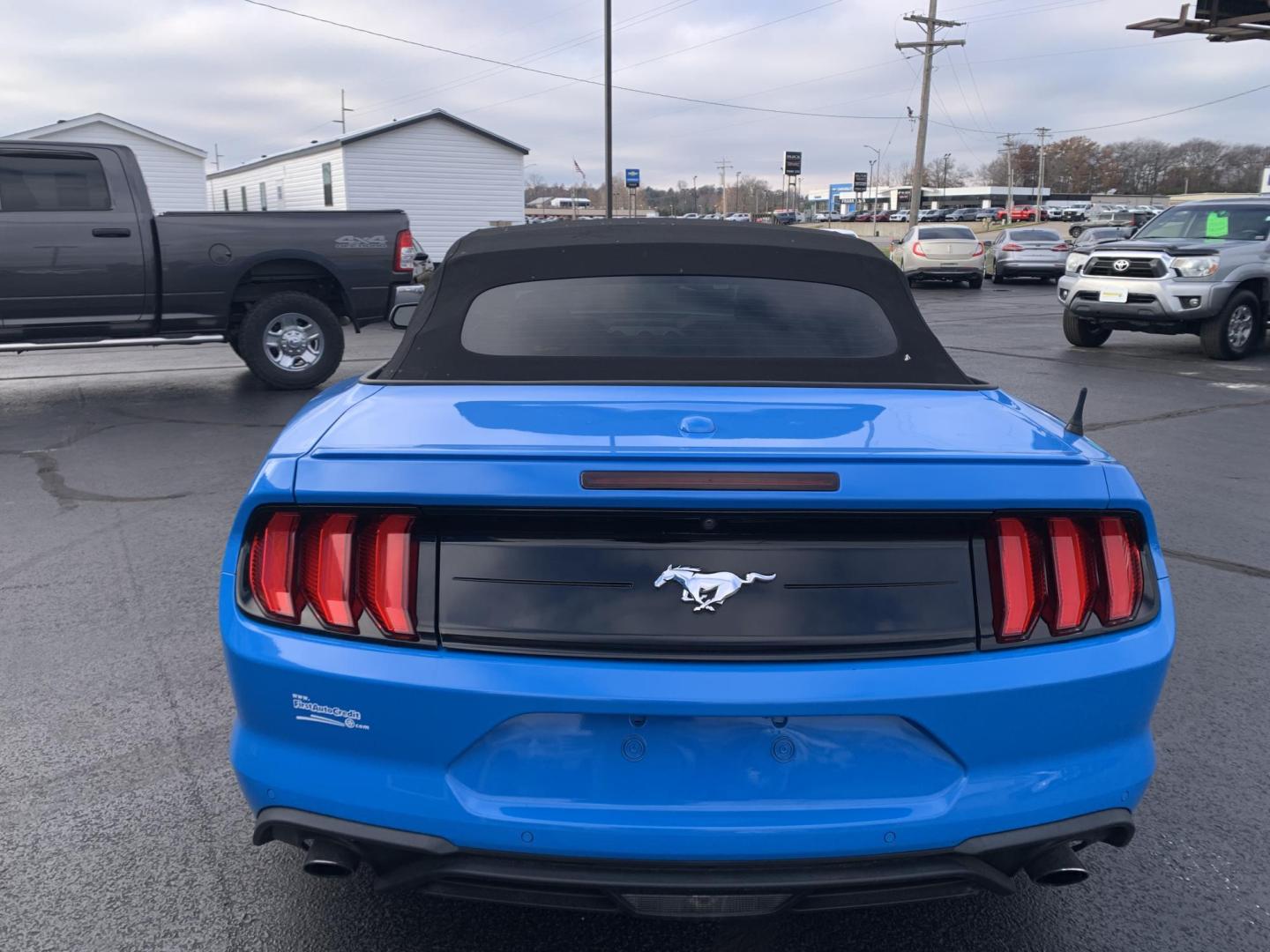 2022 BLUE /Black Leather Ford Mustang EcoBoost Premium Convertible (1FATP8UH4N5) with an 2.3L 4 Cyl. engine, Automatic transmission, located at 506 S. Kingshighway, Cape Girardeau, MO, 63703, (573) 235-5000, 37.294991, -89.553635 - 2022 Ford Mustang Ecoboost Premium 59xxx miles Rear Wheel Drive 2.3L 4 Cyl. Automatic Leather Power/Heated/Cooled Seats Backup Camera Bluetooth Remote Start Cruise Power Windows/Locks/Mirrors We have financing available and we accept trades! Fill out a credit application on our website o - Photo#5