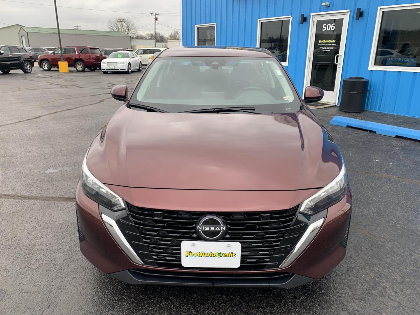 2024 BURGUNDY /Black Cloth Nissan Sentra SV (3N1AB8CV6RY) with an 2.0L 4 Cyl. engine, Automatic transmission, located at 506 S. Kingshighway, Cape Girardeau, MO, 63703, (573) 235-5000, 37.294991, -89.553635 - 2024 Nissan Sentra SV 1-Owner 88xxx miles Front Wheel Drive 2.0L 4 Cyl. Automatic Backup Camera Bluetooth Cruise Power Windows/Locks/Mirrors We have financing available and we accept trades! Fill out a credit application on our website or come by today! If you have any questions, give u - Photo#1