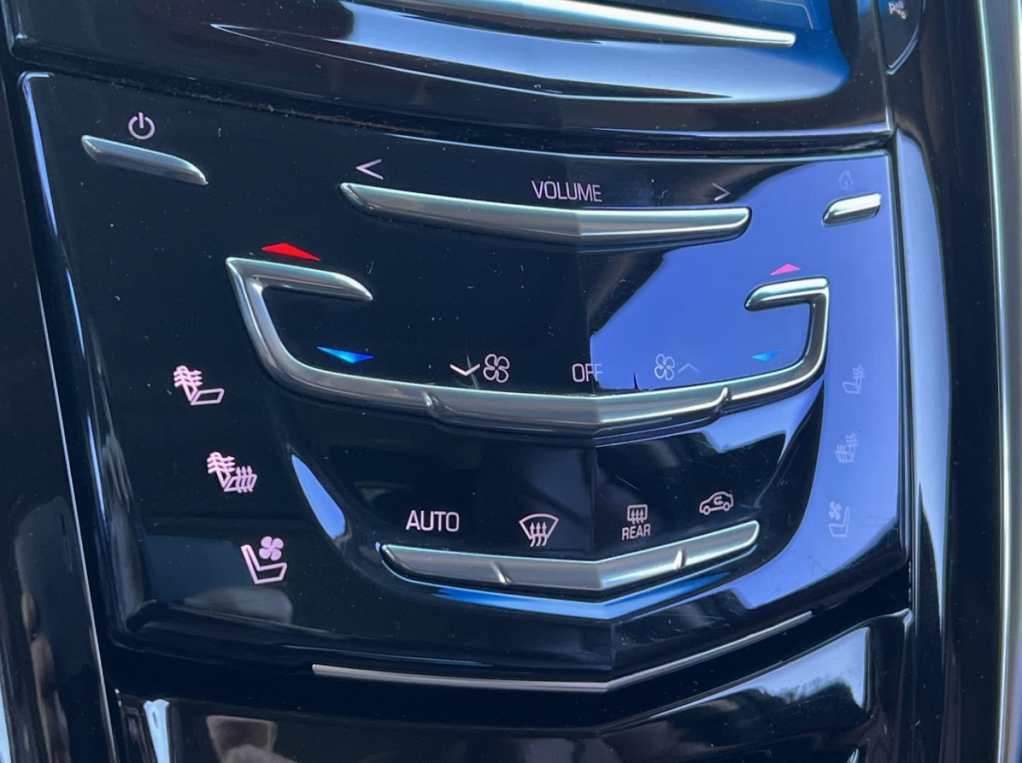 2019 WHITE /Brown Leather Cadillac Escalade Luxury 4WD (1GYS4BKJ8KR) with an 6.2L V8 engine, Automatic transmission, located at 2990 Old Orchard Rd., Jackson, MO, 63755, 37.354214, -89.612106 - 2019 Cadillac Escalade Luxury 135xxx miles 4 Wheel Drive 6.2L V8 Automatic Leather 3rd Row Navigation Rear Entertainment Backup Camera Power/Heated/Cooled Seats Heated Rear Seats Heated Steering Wheel Bluetooth Remote Start Head Up Display Cruise Power Windows/Locks/Mirrors We have - Photo#5