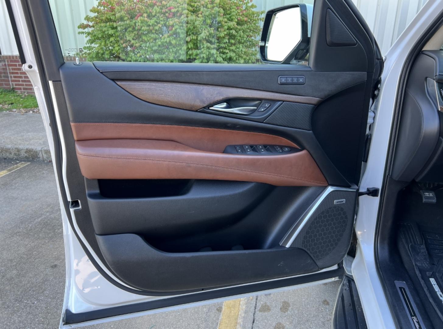 2019 WHITE /Brown Leather Cadillac Escalade Luxury 4WD (1GYS4BKJ8KR) with an 6.2L V8 engine, Automatic transmission, located at 2990 Old Orchard Rd., Jackson, MO, 63755, 37.354214, -89.612106 - 2019 Cadillac Escalade Luxury 135xxx miles 4 Wheel Drive 6.2L V8 Automatic Leather 3rd Row Navigation Rear Entertainment Backup Camera Power/Heated/Cooled Seats Heated Rear Seats Heated Steering Wheel Bluetooth Remote Start Head Up Display Cruise Power Windows/Locks/Mirrors We have - Photo#19