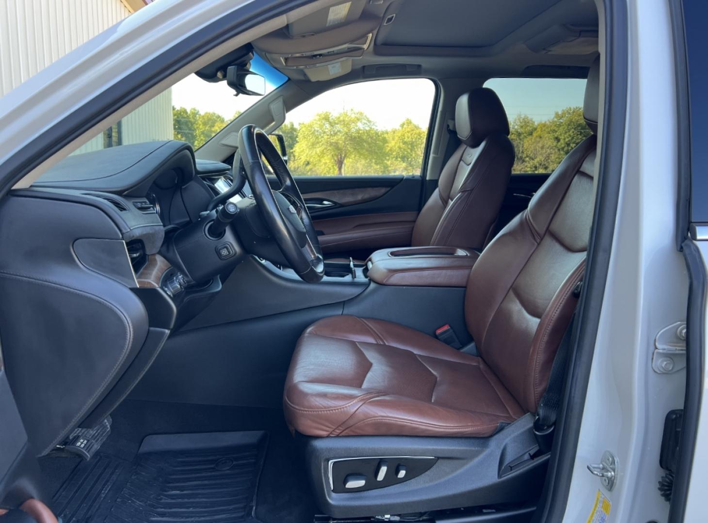 2019 WHITE /Brown Leather Cadillac Escalade Luxury 4WD (1GYS4BKJ8KR) with an 6.2L V8 engine, Automatic transmission, located at 2990 Old Orchard Rd., Jackson, MO, 63755, 37.354214, -89.612106 - 2019 Cadillac Escalade Luxury 135xxx miles 4 Wheel Drive 6.2L V8 Automatic Leather 3rd Row Navigation Rear Entertainment Backup Camera Power/Heated/Cooled Seats Heated Rear Seats Heated Steering Wheel Bluetooth Remote Start Head Up Display Cruise Power Windows/Locks/Mirrors We have - Photo#20