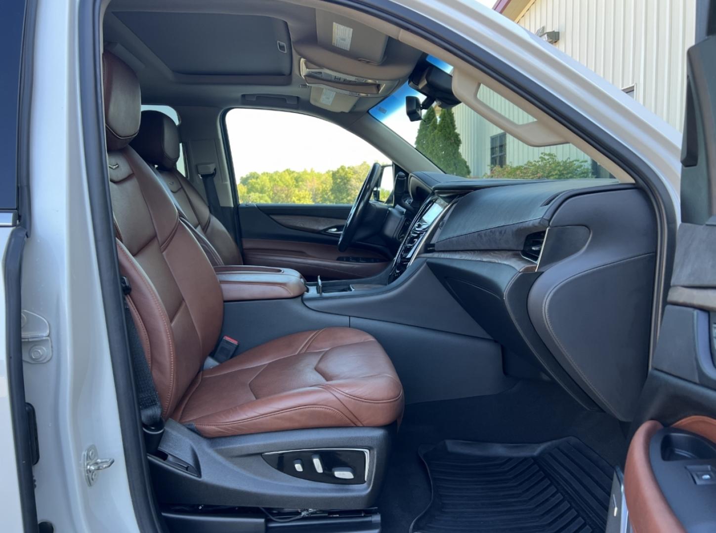 2019 WHITE /Brown Leather Cadillac Escalade Luxury 4WD (1GYS4BKJ8KR) with an 6.2L V8 engine, Automatic transmission, located at 2990 Old Orchard Rd., Jackson, MO, 63755, 37.354214, -89.612106 - 2019 Cadillac Escalade Luxury 135xxx miles 4 Wheel Drive 6.2L V8 Automatic Leather 3rd Row Navigation Rear Entertainment Backup Camera Power/Heated/Cooled Seats Heated Rear Seats Heated Steering Wheel Bluetooth Remote Start Head Up Display Cruise Power Windows/Locks/Mirrors We have - Photo#22