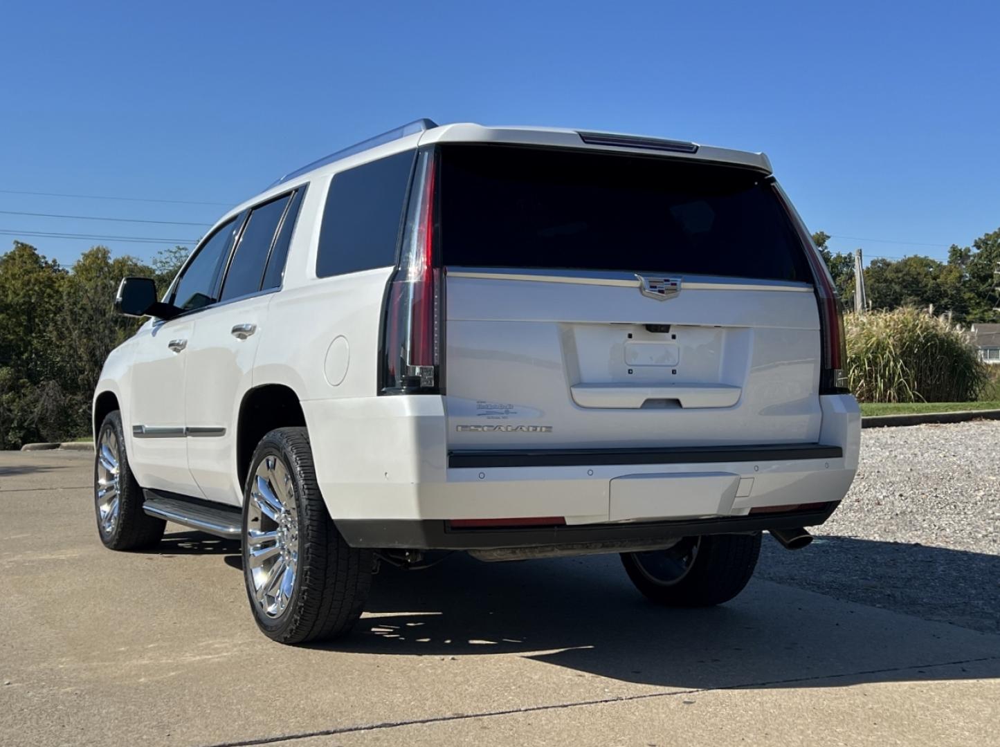 2019 WHITE /Brown Leather Cadillac Escalade Luxury 4WD (1GYS4BKJ8KR) with an 6.2L V8 engine, Automatic transmission, located at 2990 Old Orchard Rd., Jackson, MO, 63755, 37.354214, -89.612106 - 2019 Cadillac Escalade Luxury 135xxx miles 4 Wheel Drive 6.2L V8 Automatic Leather 3rd Row Navigation Rear Entertainment Backup Camera Power/Heated/Cooled Seats Heated Rear Seats Heated Steering Wheel Bluetooth Remote Start Head Up Display Cruise Power Windows/Locks/Mirrors We have - Photo#16
