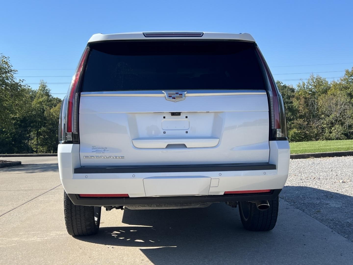 2019 WHITE /Brown Leather Cadillac Escalade Luxury 4WD (1GYS4BKJ8KR) with an 6.2L V8 engine, Automatic transmission, located at 2990 Old Orchard Rd., Jackson, MO, 63755, 37.354214, -89.612106 - 2019 Cadillac Escalade Luxury 135xxx miles 4 Wheel Drive 6.2L V8 Automatic Leather 3rd Row Navigation Rear Entertainment Backup Camera Power/Heated/Cooled Seats Heated Rear Seats Heated Steering Wheel Bluetooth Remote Start Head Up Display Cruise Power Windows/Locks/Mirrors We have - Photo#17