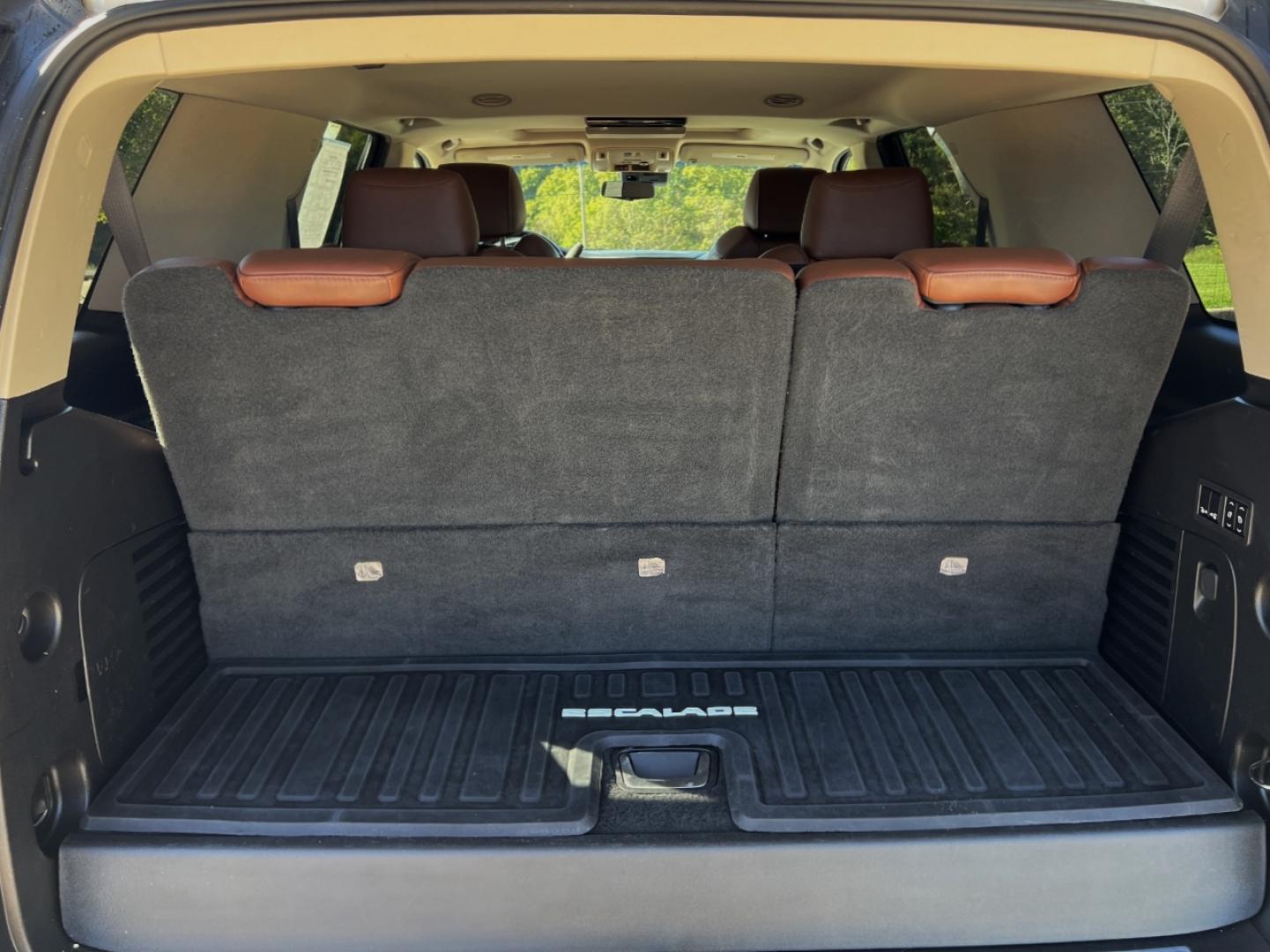 2019 WHITE /Brown Leather Cadillac Escalade Luxury 4WD (1GYS4BKJ8KR) with an 6.2L V8 engine, Automatic transmission, located at 2990 Old Orchard Rd., Jackson, MO, 63755, 37.354214, -89.612106 - 2019 Cadillac Escalade Luxury 135xxx miles 4 Wheel Drive 6.2L V8 Automatic Leather 3rd Row Navigation Rear Entertainment Backup Camera Power/Heated/Cooled Seats Heated Rear Seats Heated Steering Wheel Bluetooth Remote Start Head Up Display Cruise Power Windows/Locks/Mirrors We have - Photo#27