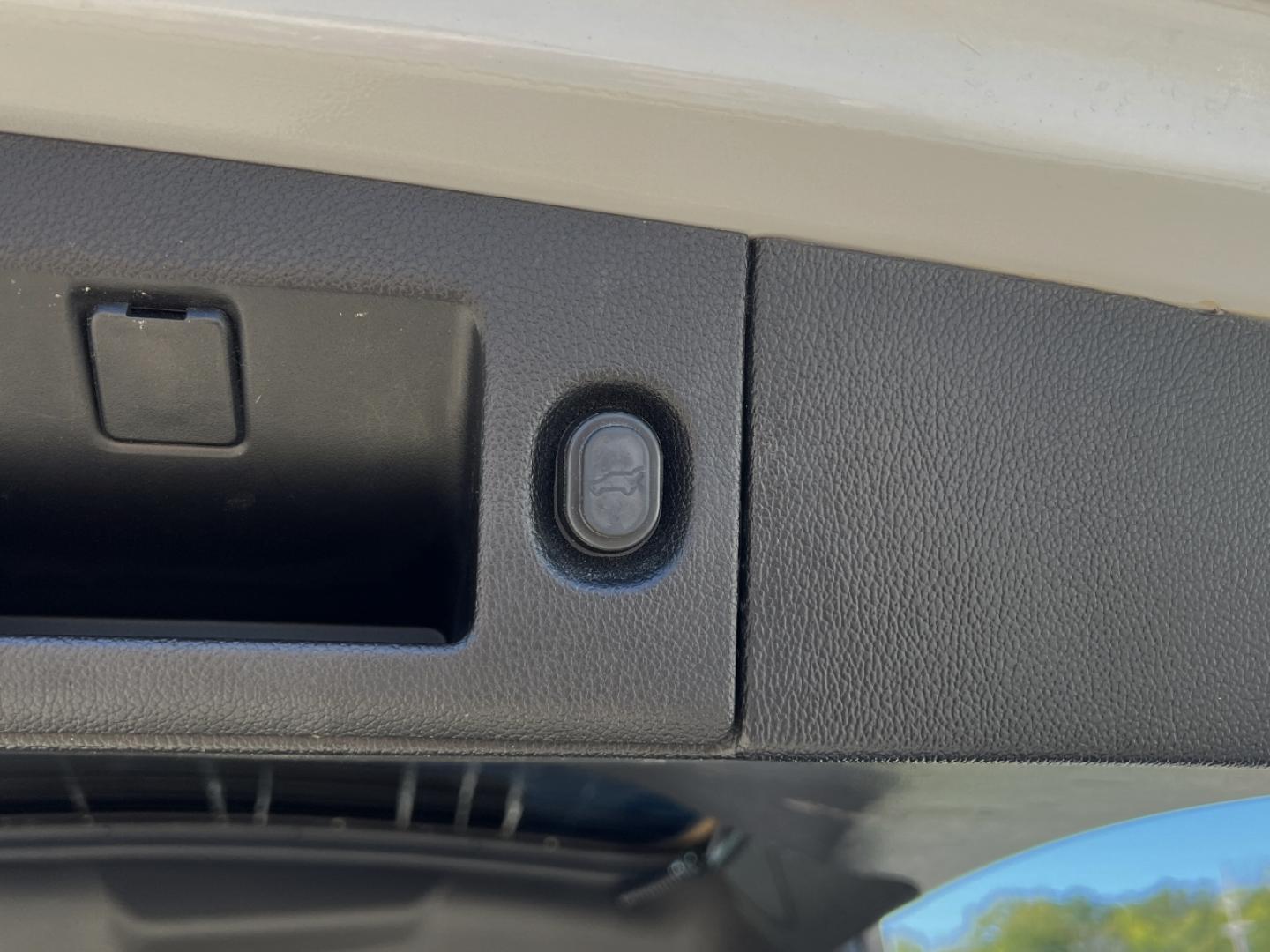 2019 WHITE /Brown Leather Cadillac Escalade Luxury 4WD (1GYS4BKJ8KR) with an 6.2L V8 engine, Automatic transmission, located at 2990 Old Orchard Rd., Jackson, MO, 63755, 37.354214, -89.612106 - 2019 Cadillac Escalade Luxury 135xxx miles 4 Wheel Drive 6.2L V8 Automatic Leather 3rd Row Navigation Rear Entertainment Backup Camera Power/Heated/Cooled Seats Heated Rear Seats Heated Steering Wheel Bluetooth Remote Start Head Up Display Cruise Power Windows/Locks/Mirrors We have - Photo#28