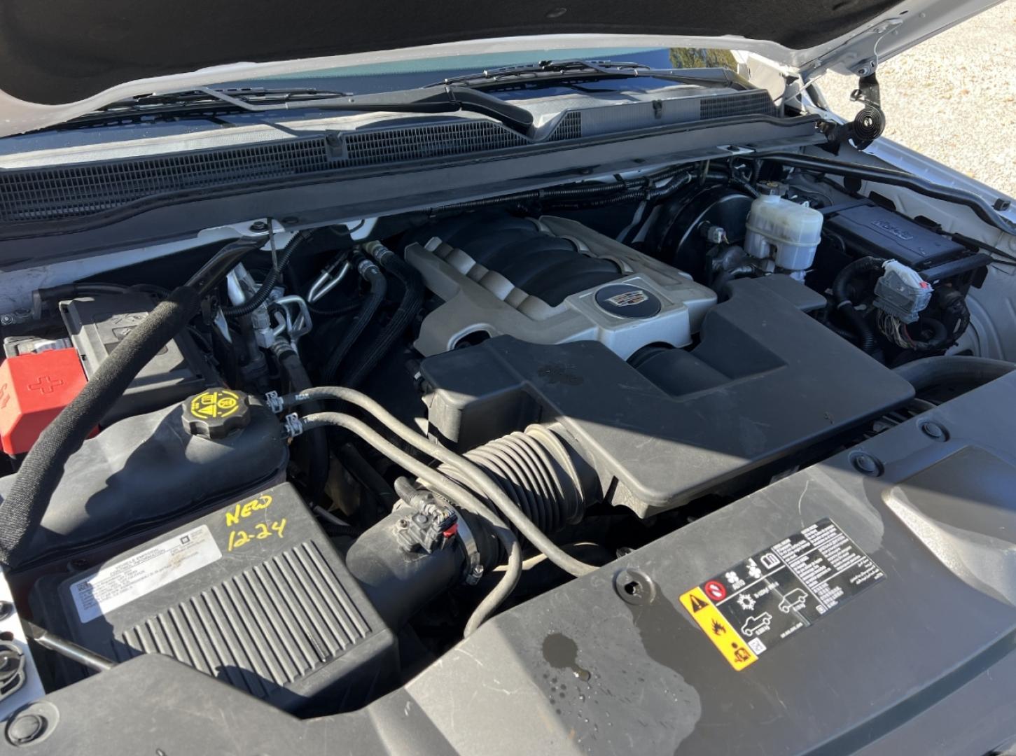 2019 WHITE /Brown Leather Cadillac Escalade Luxury 4WD (1GYS4BKJ8KR) with an 6.2L V8 engine, Automatic transmission, located at 2990 Old Orchard Rd., Jackson, MO, 63755, 37.354214, -89.612106 - 2019 Cadillac Escalade Luxury 135xxx miles 4 Wheel Drive 6.2L V8 Automatic Leather 3rd Row Navigation Rear Entertainment Backup Camera Power/Heated/Cooled Seats Heated Rear Seats Heated Steering Wheel Bluetooth Remote Start Head Up Display Cruise Power Windows/Locks/Mirrors We have - Photo#44