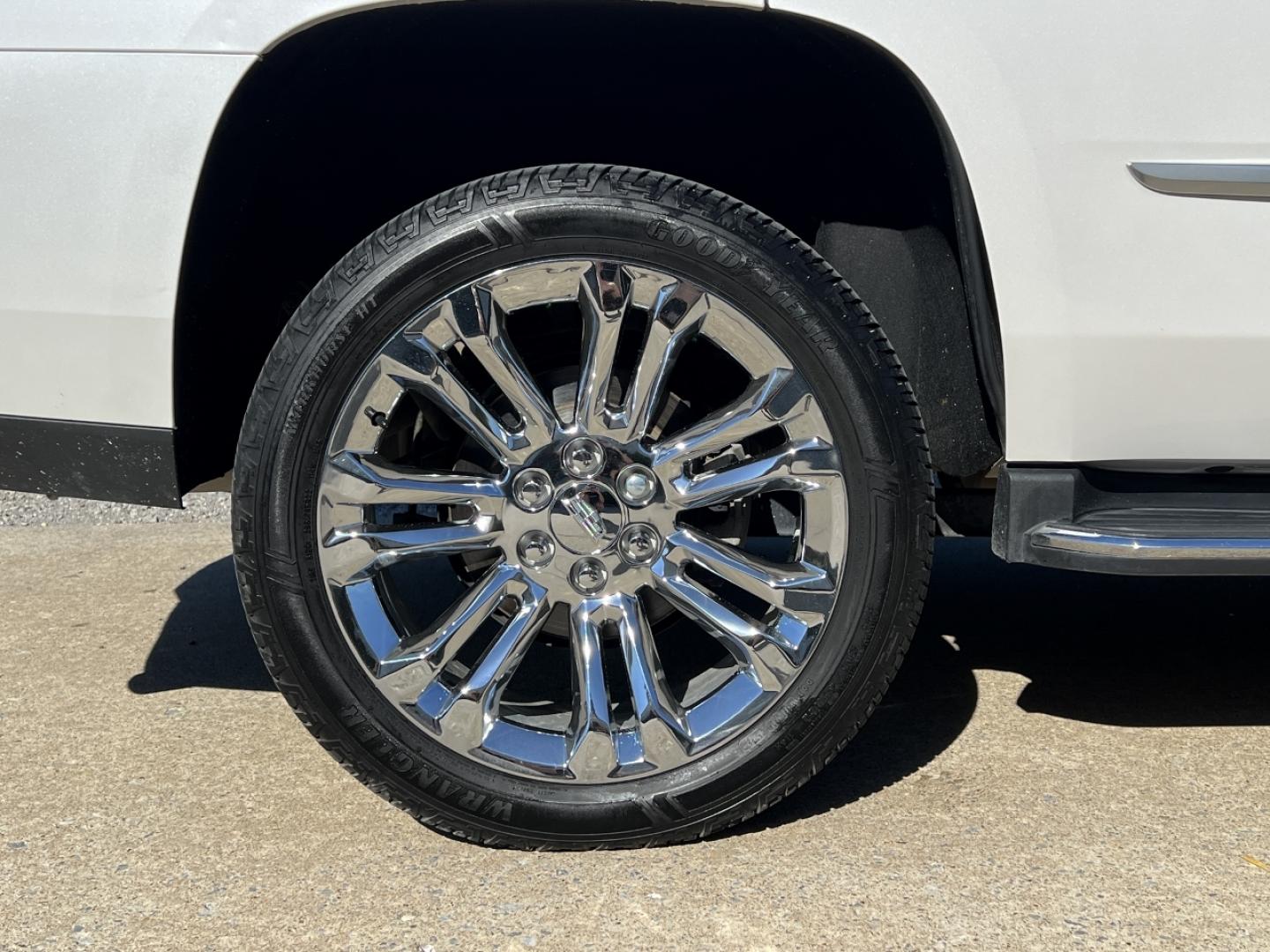 2019 WHITE /Brown Leather Cadillac Escalade Luxury 4WD (1GYS4BKJ8KR) with an 6.2L V8 engine, Automatic transmission, located at 2990 Old Orchard Rd., Jackson, MO, 63755, 37.354214, -89.612106 - 2019 Cadillac Escalade Luxury 135xxx miles 4 Wheel Drive 6.2L V8 Automatic Leather 3rd Row Navigation Rear Entertainment Backup Camera Power/Heated/Cooled Seats Heated Rear Seats Heated Steering Wheel Bluetooth Remote Start Head Up Display Cruise Power Windows/Locks/Mirrors We have - Photo#48