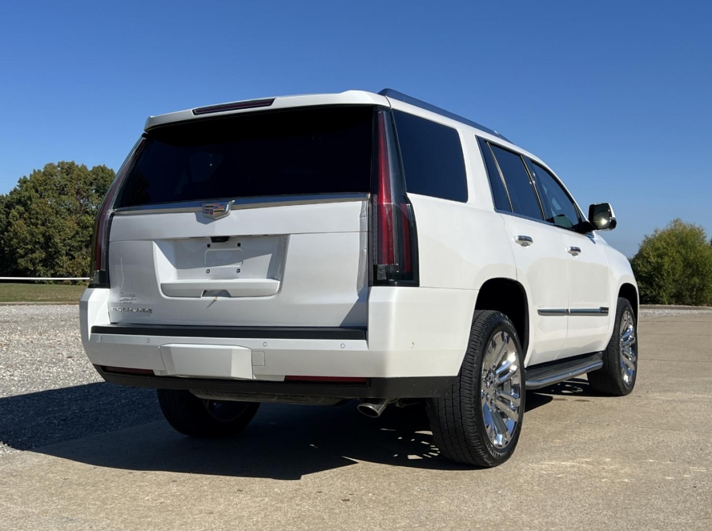 2019 WHITE /Brown Leather Cadillac Escalade Luxury 4WD (1GYS4BKJ8KR) with an 6.2L V8 engine, Automatic transmission, located at 2990 Old Orchard Rd., Jackson, MO, 63755, 37.354214, -89.612106 - 2019 Cadillac Escalade Luxury 135xxx miles 4 Wheel Drive 6.2L V8 Automatic Leather 3rd Row Navigation Rear Entertainment Backup Camera Power/Heated/Cooled Seats Heated Rear Seats Heated Steering Wheel Bluetooth Remote Start Head Up Display Cruise Power Windows/Locks/Mirrors We have - Photo#15