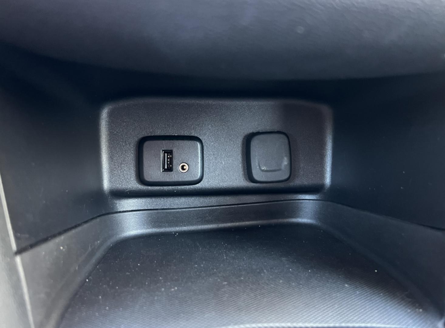 2018 TAN /Gray Cloth Chevrolet Equinox LT 2WD (3GNAXJEV9JS) with an 1.5L 4 Cyl. TURBO engine, Automatic transmission, located at 2990 Old Orchard Rd., Jackson, MO, 63755, 37.354214, -89.612106 - 2018 Chevrolet Equinox LT 1-Owner 157xxx miles Front Wheel Drive 1.5L 4 Cyl. Automatic Backup Camera Heated Seats Power Driver Seat Bluetooth Remote Start Cruise Power Windows/Locks/Mirrors We have financing available and we accept trades! Fill out a credit application on our website or - Photo#27