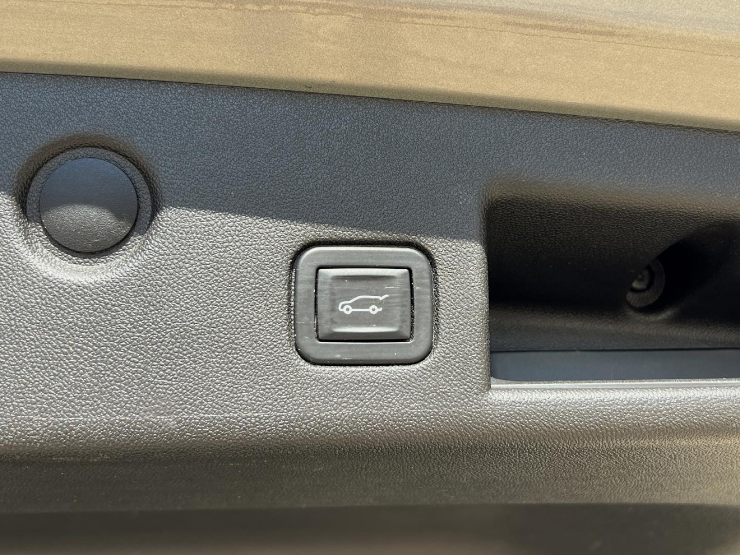 2018 TAN /Gray Cloth Chevrolet Equinox LT 2WD (3GNAXJEV9JS) with an 1.5L 4 Cyl. TURBO engine, Automatic transmission, located at 2990 Old Orchard Rd., Jackson, MO, 63755, 37.354214, -89.612106 - 2018 Chevrolet Equinox LT 1-Owner 157xxx miles Front Wheel Drive 1.5L 4 Cyl. Automatic Backup Camera Heated Seats Power Driver Seat Bluetooth Remote Start Cruise Power Windows/Locks/Mirrors We have financing available and we accept trades! Fill out a credit application on our website or - Photo#21