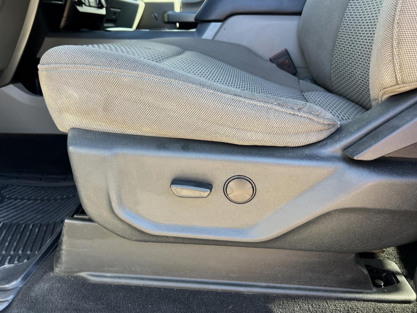 2022 SILVER /Gray Cloth Ford F-250 SD XLT Crew Cab 4WD (1FT7W2BN3NE) with an 7.3L V8 engine, Automatic transmission, located at 2990 Old Orchard Rd., Jackson, MO, 63755, 37.354214, -89.612106 - 2022 Ford F-250 Super Duty XLT 79xxx miles 4x4 7.3L V8 Automatic New Tires Backup Camera Heated Seats Power Driver Seat Bluetooth Cruise Power Windows/Locks/Mirrors We have financing available and we accept trades! Fill out a credit application on our website or come by today! If you ha - Photo#5