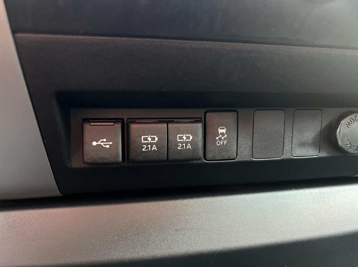 2020 BLACK /Gray Cloth Toyota Tundra SR5 5.7L V8 CrewMax 4WD (5TFDY5F13LX) with an 5.7L V8 engine, Automatic transmission, located at 2990 Old Orchard Rd., Jackson, MO, 63755, 37.354214, -89.612106 - 2020 Toyota Tundra SR5 88xxx miles 4x4 5.7L V8 Automatic Backup Camera Bluetooth Cruise Power Windows/Locks/Mirrors We have financing available and we accept trades! Fill out a credit application on our website or come by today! If you have any questions, give us a call at (573) 204-7777 o - Photo#27