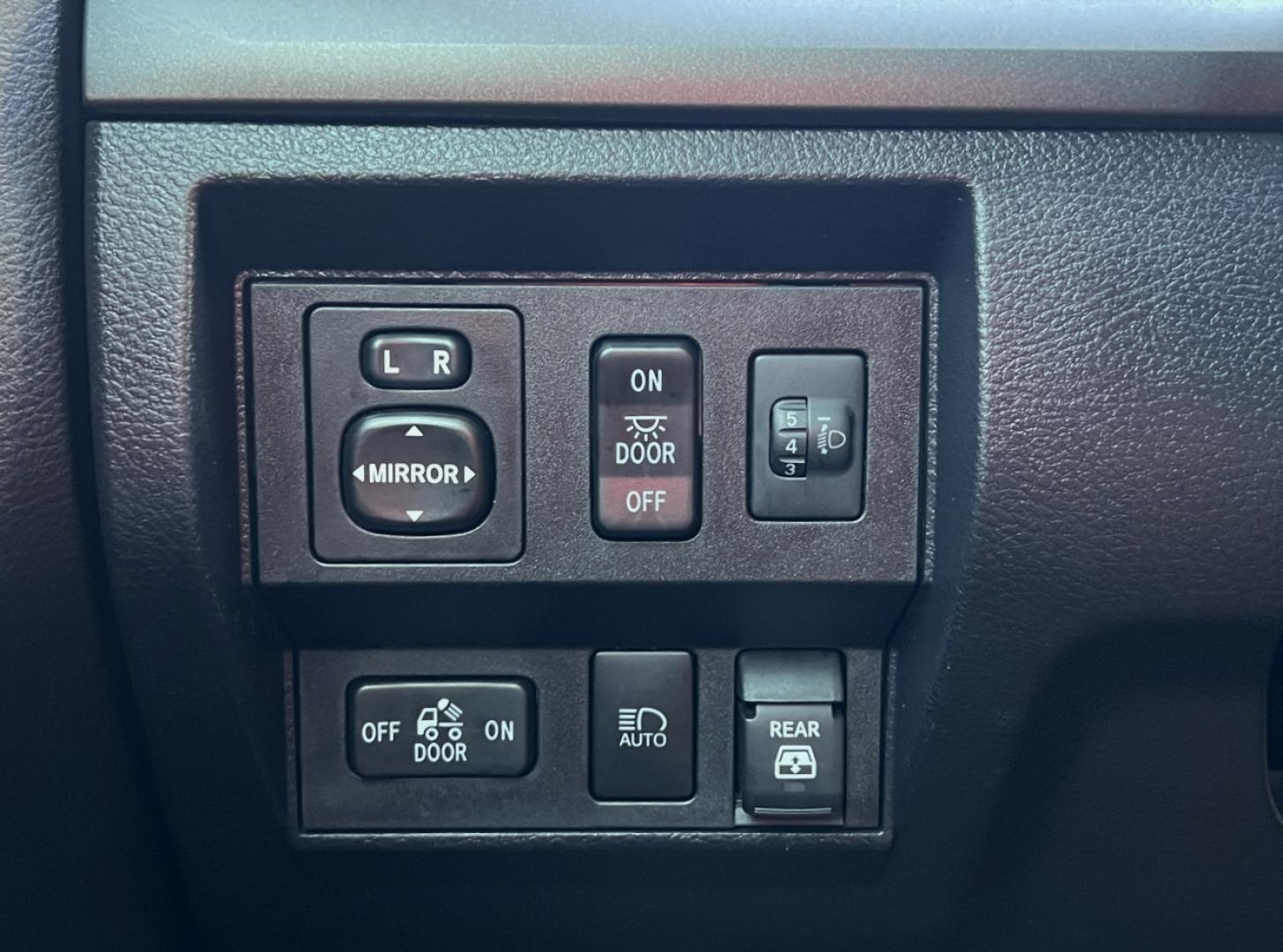 2020 BLACK /Gray Cloth Toyota Tundra SR5 5.7L V8 CrewMax 4WD (5TFDY5F13LX) with an 5.7L V8 engine, Automatic transmission, located at 2990 Old Orchard Rd., Jackson, MO, 63755, 37.354214, -89.612106 - 2020 Toyota Tundra SR5 88xxx miles 4x4 5.7L V8 Automatic Backup Camera Bluetooth Cruise Power Windows/Locks/Mirrors We have financing available and we accept trades! Fill out a credit application on our website or come by today! If you have any questions, give us a call at (573) 204-7777 o - Photo#29