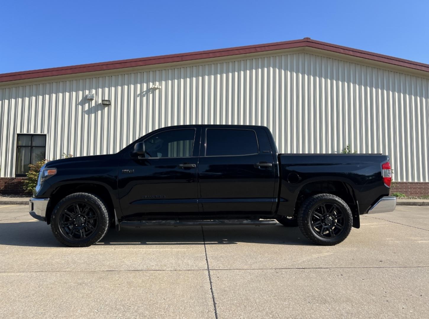 2020 BLACK /Gray Cloth Toyota Tundra SR5 5.7L V8 CrewMax 4WD (5TFDY5F13LX) with an 5.7L V8 engine, Automatic transmission, located at 2990 Old Orchard Rd., Jackson, MO, 63755, 37.354214, -89.612106 - 2020 Toyota Tundra SR5 88xxx miles 4x4 5.7L V8 Automatic Backup Camera Bluetooth Cruise Power Windows/Locks/Mirrors We have financing available and we accept trades! Fill out a credit application on our website or come by today! If you have any questions, give us a call at (573) 204-7777 o - Photo#5