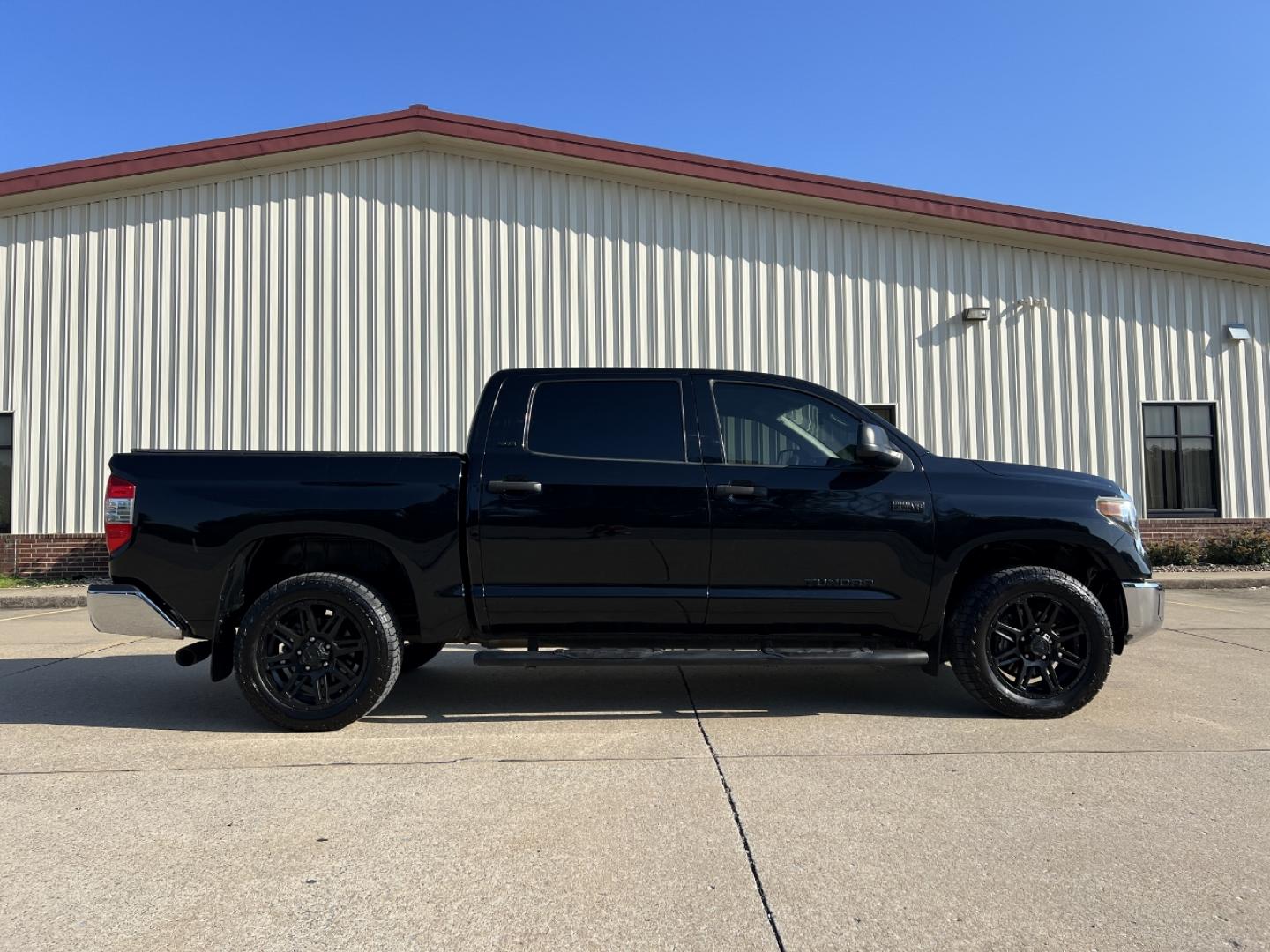 2020 BLACK /Gray Cloth Toyota Tundra SR5 5.7L V8 CrewMax 4WD (5TFDY5F13LX) with an 5.7L V8 engine, Automatic transmission, located at 2990 Old Orchard Rd., Jackson, MO, 63755, 37.354214, -89.612106 - 2020 Toyota Tundra SR5 88xxx miles 4x4 5.7L V8 Automatic Backup Camera Bluetooth Cruise Power Windows/Locks/Mirrors We have financing available and we accept trades! Fill out a credit application on our website or come by today! If you have any questions, give us a call at (573) 204-7777 o - Photo#6